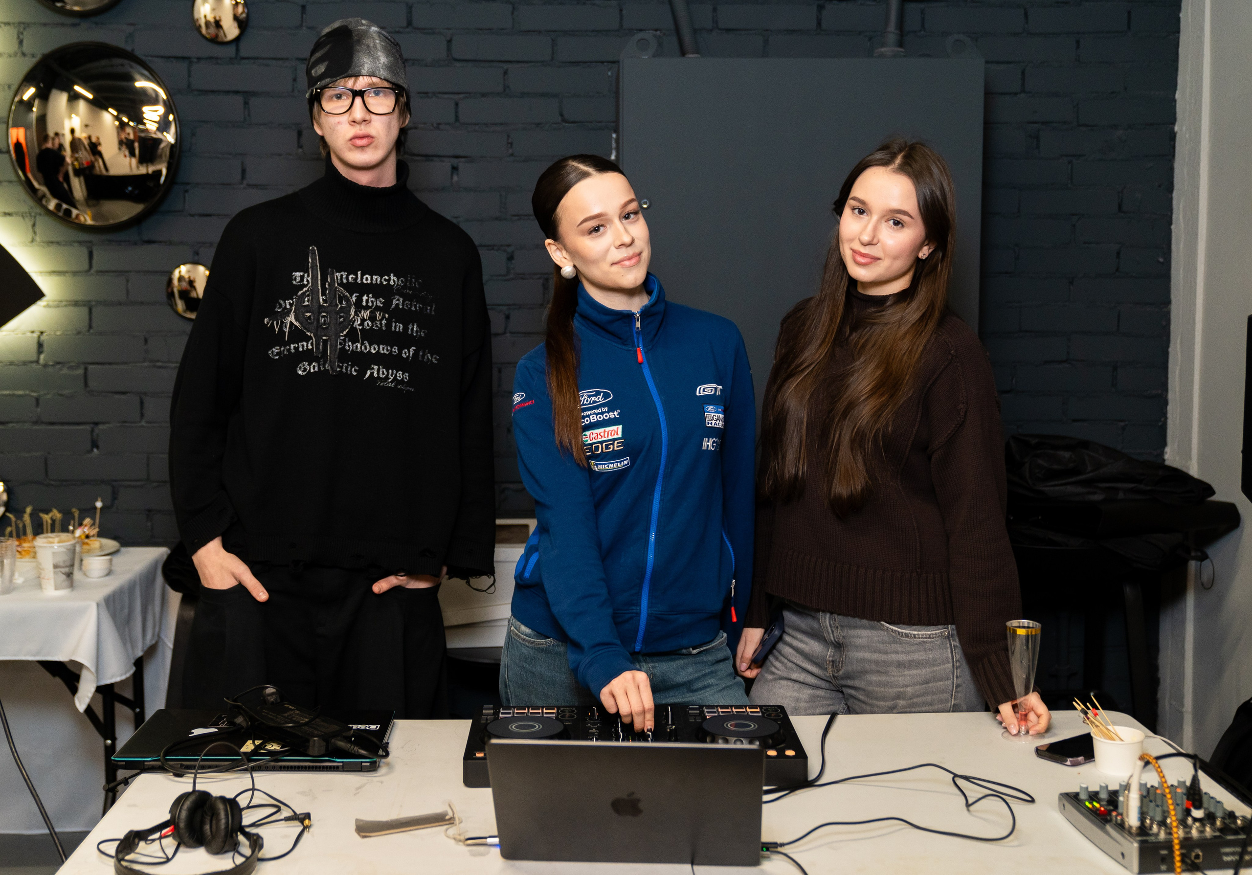 Пинг-понг клуб Ракетка, Брусницын квартал, клуб Ракетка Санкт-Петербург, клуб настольного тенниса в Санкт-Петербурге, пинг-понг клуб в Брусницын квартале Санкт-Петербург 