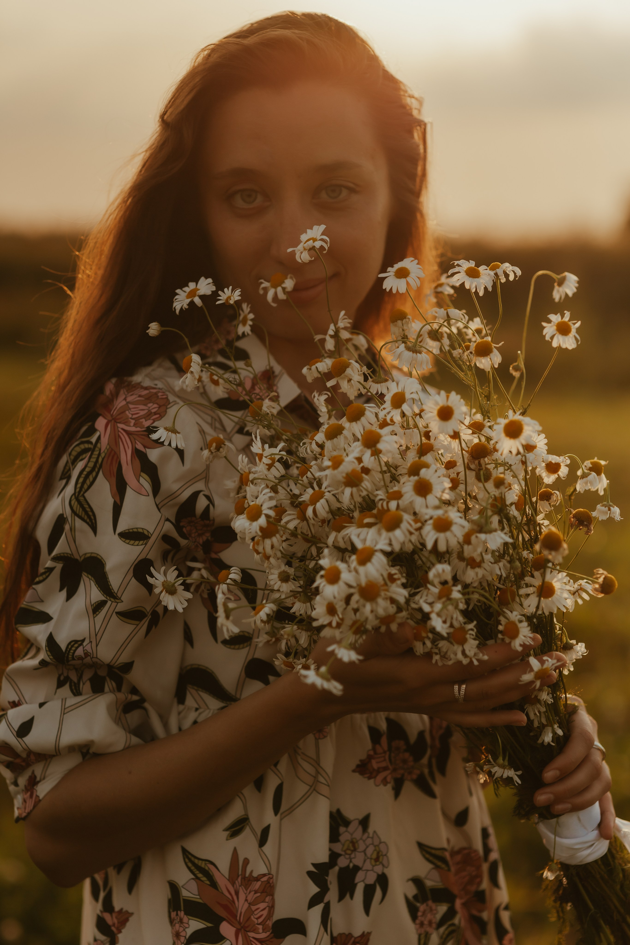 Фотосессия девушек подружек в поле. Свадебный и репортажный фотограф в Ярославле и Санкт-Петербурге Роман Микрюков