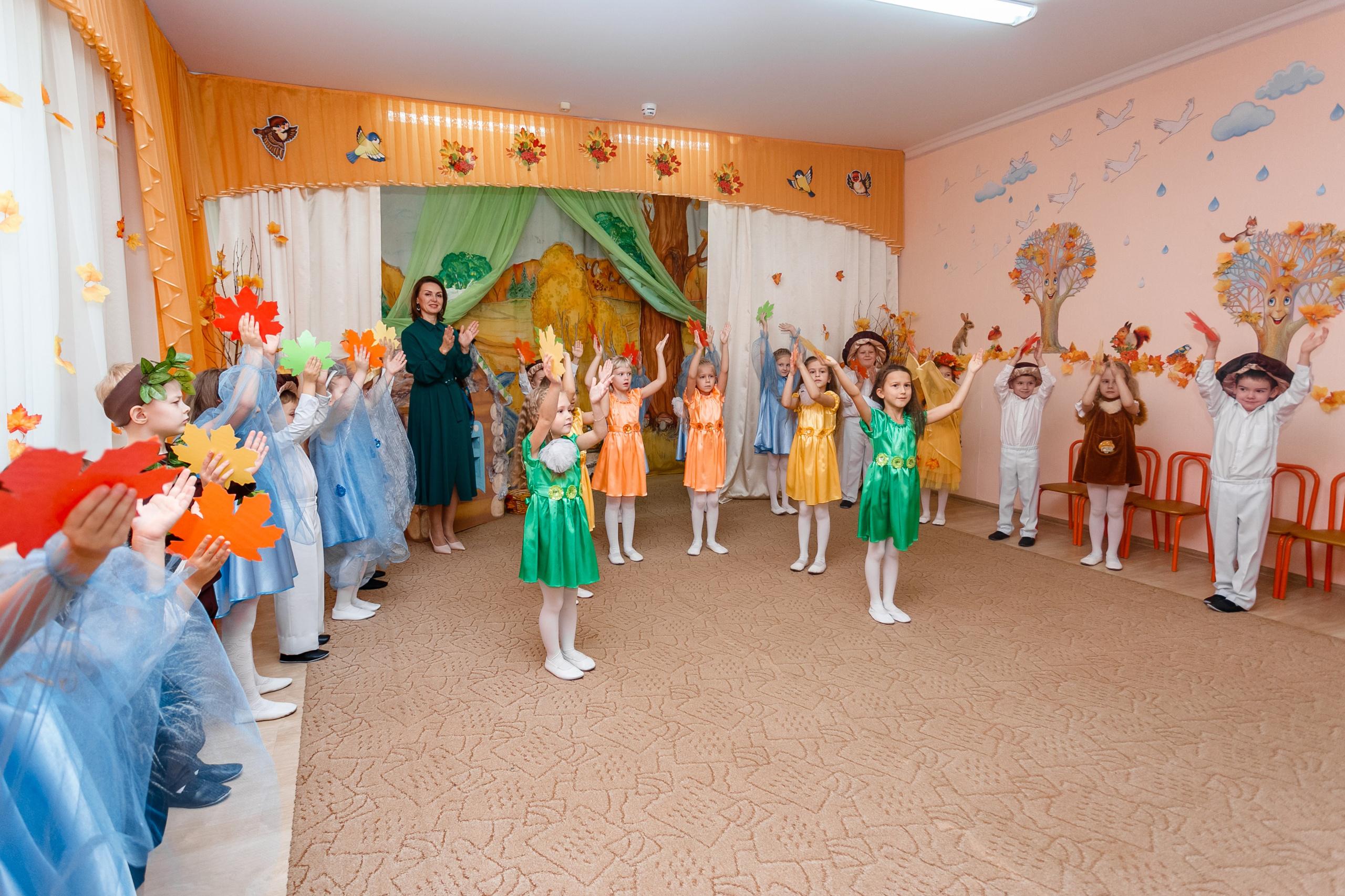 Детский сад \ осенний утренник. Фотограф в  г. Новосибирск