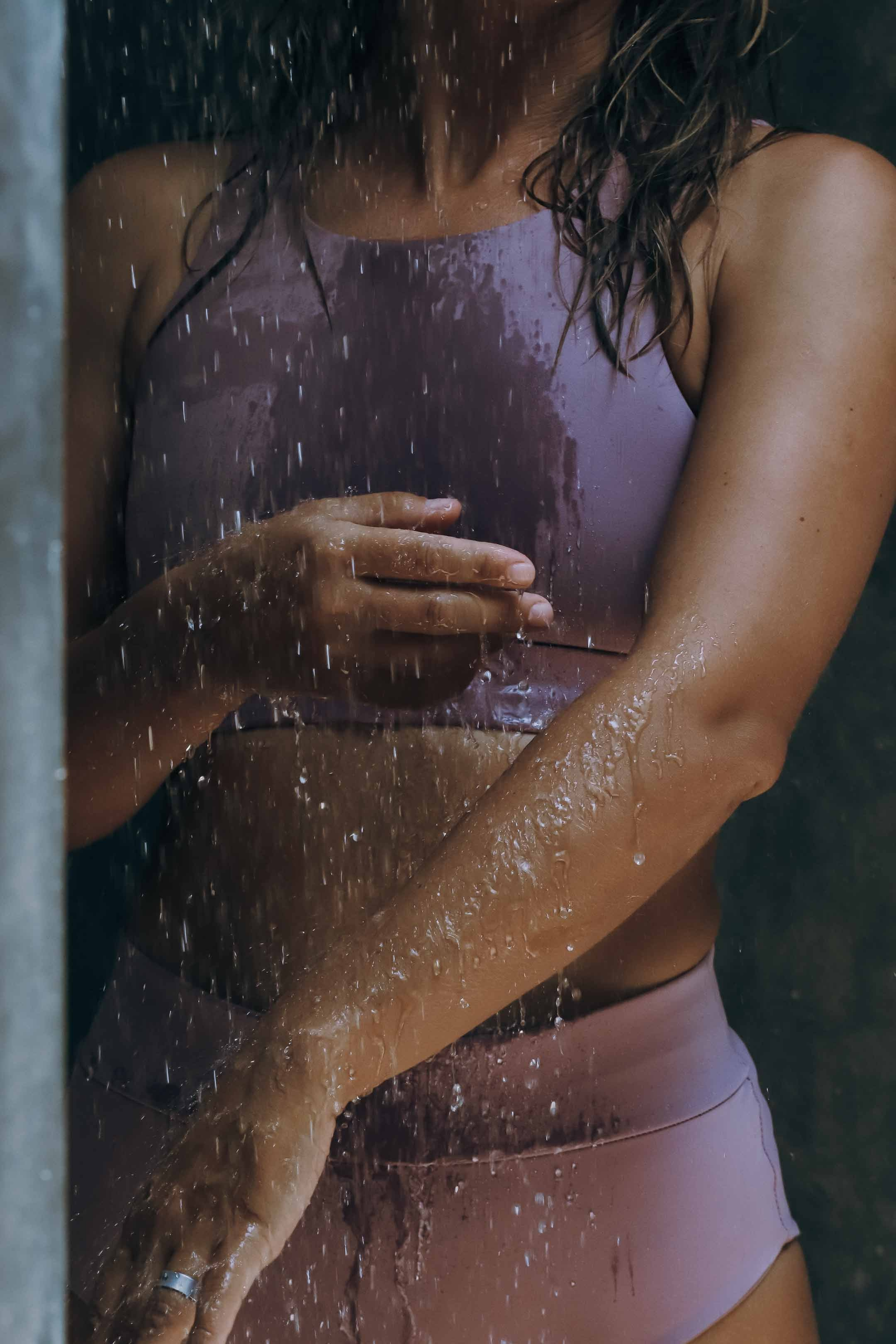 Коллекция спортивной одежды и купальников. Фотограф на Шри-Ланке