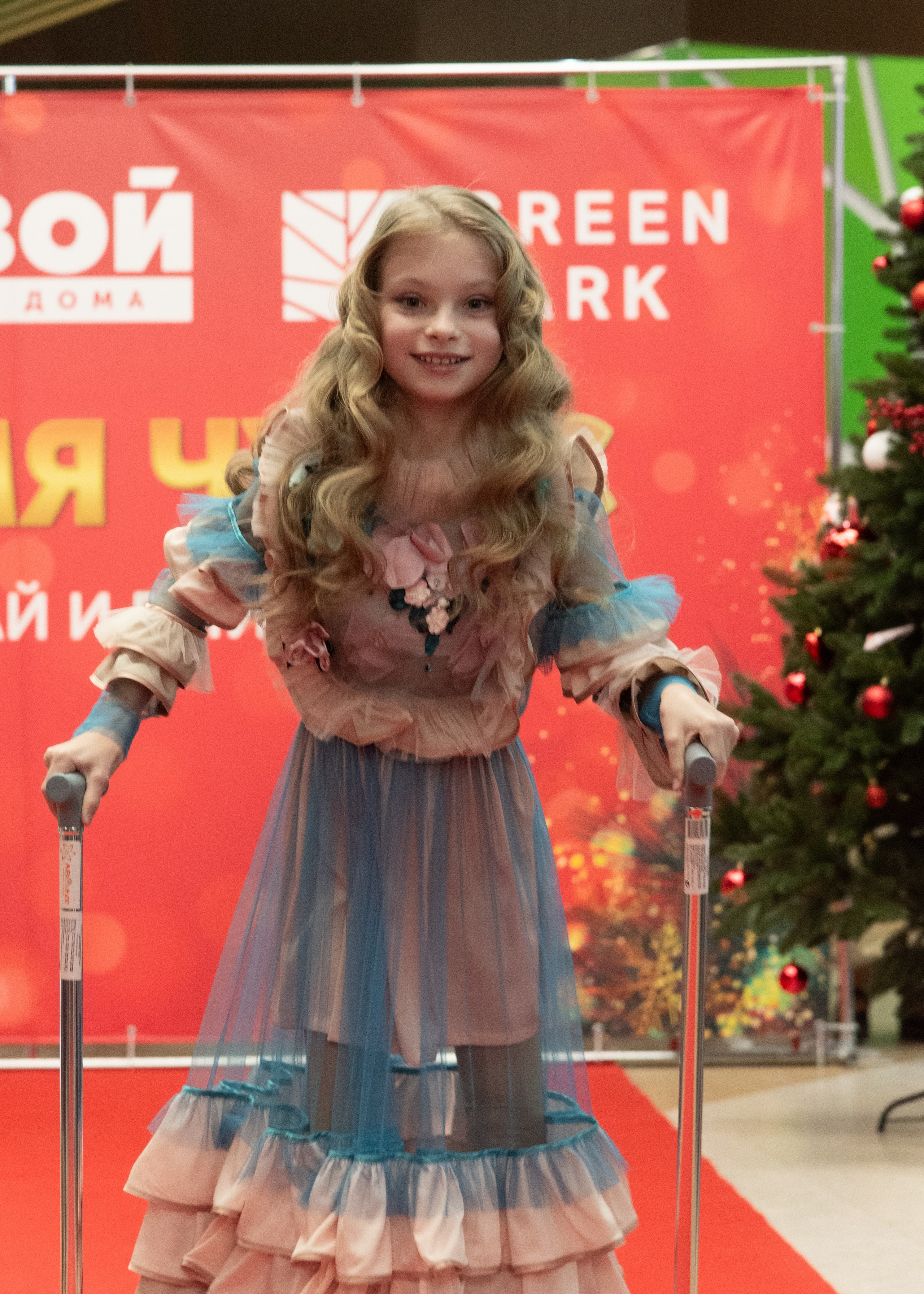 Показ Мод БФ «Исток Жизни». Дети с «Безграничными Возможностями». Портретный Семейный Fine-Art фотограф в Санкт-Петербурге Криулина