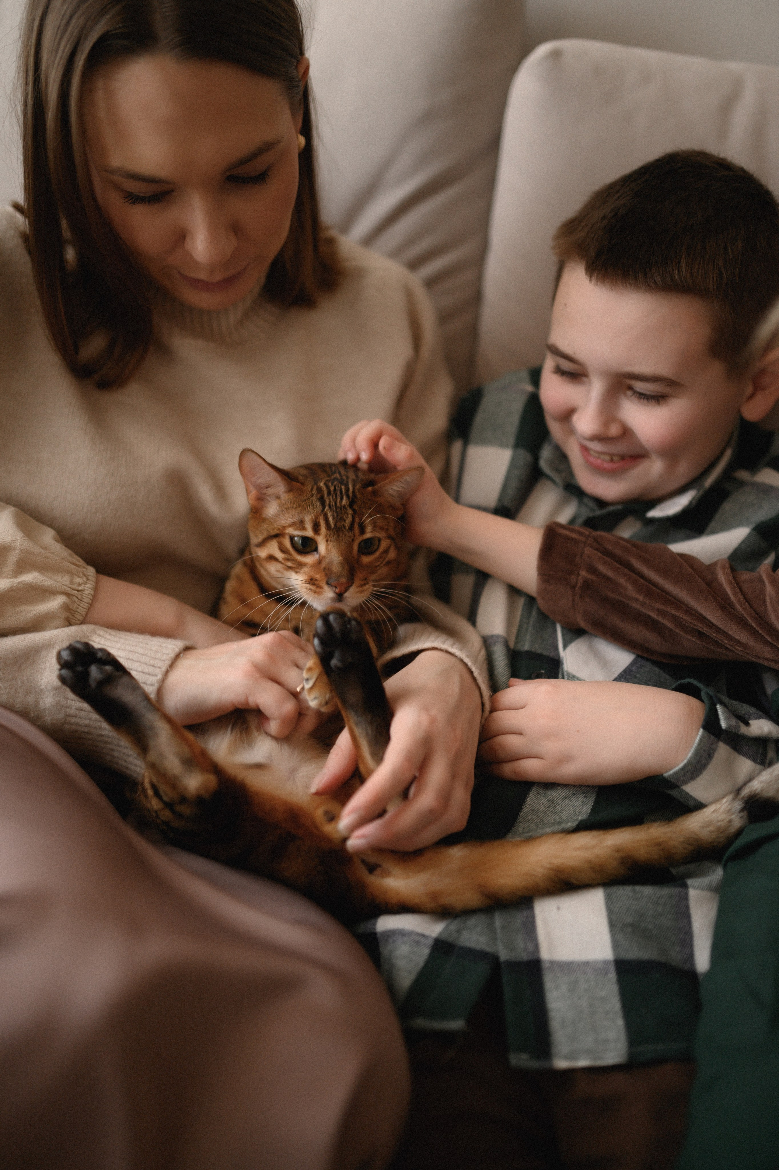 Валентин, Ирина, Евсей, Кира и Агата дома. Семейный и свадебный lifestyle-фотограф в Москве Мария Петрова