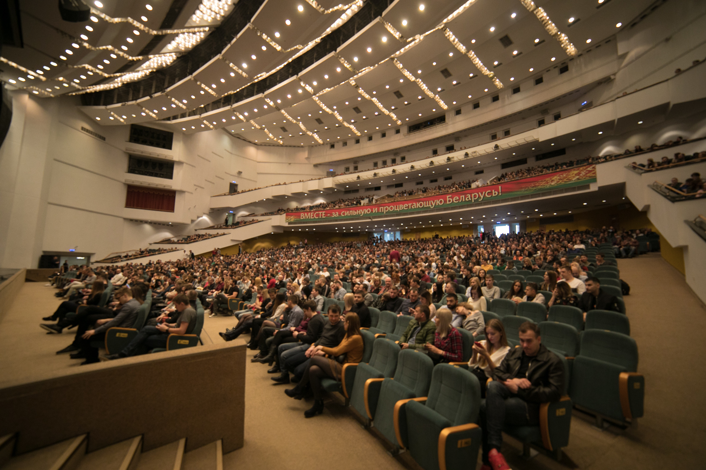 Концерт Большой Stand Up. Нурлан Сабуров и Алексей Щербаков. Репортажный фотограф Александр Задорин, Минск, Беларусь