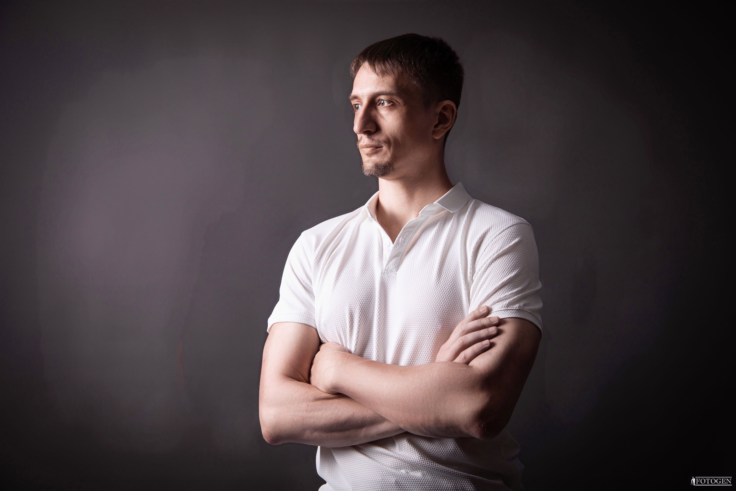 Профессиональная мужская фотосессия в Fotogen: Ваша история в кадре. Интерьерная фотостудия FOTOGEN г. Краснодар