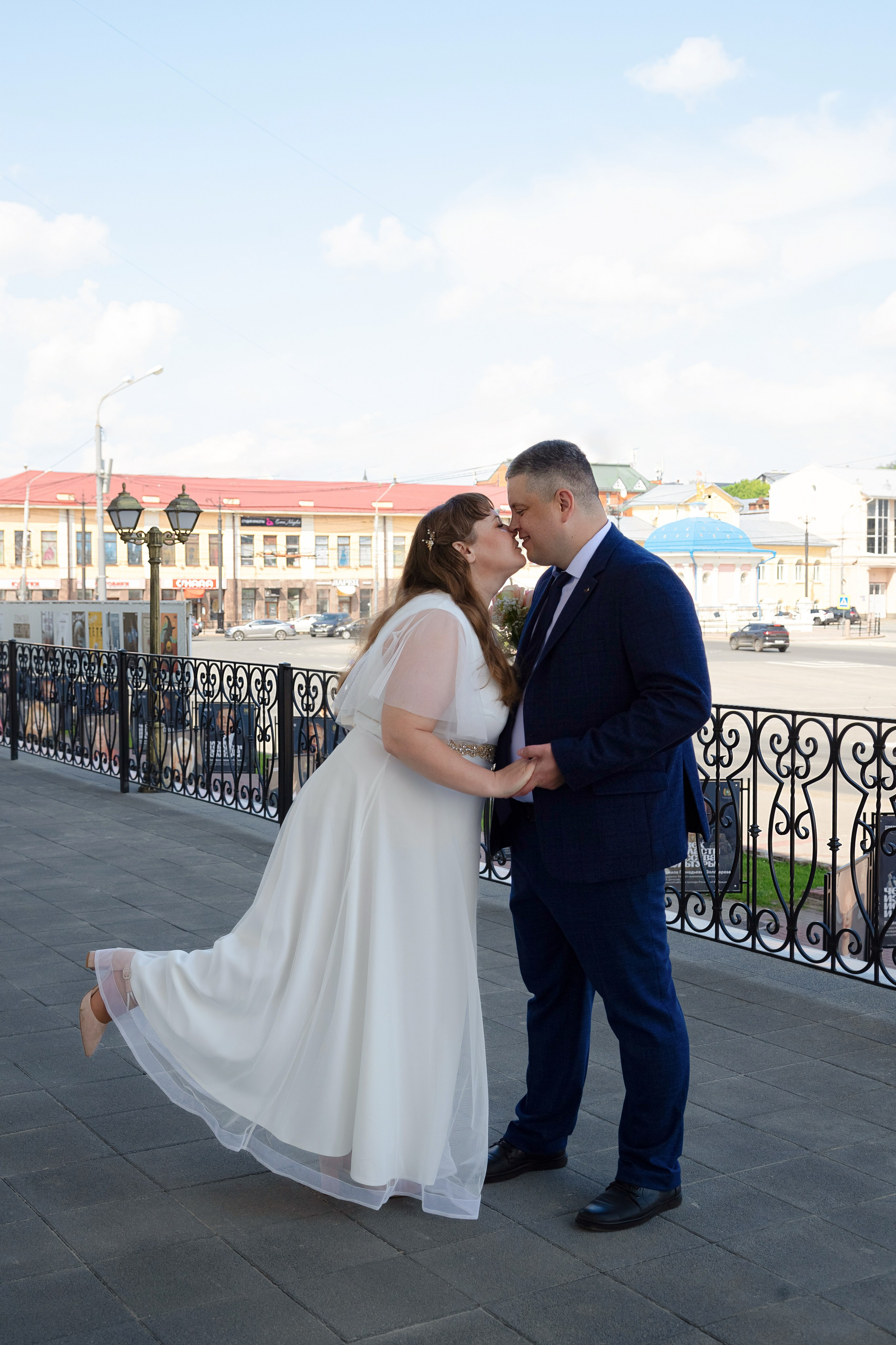 Прогулка в сирени после ЗАГСа Томск (Р. Люксембург). Фотограф в Томске Евгения Гуляева