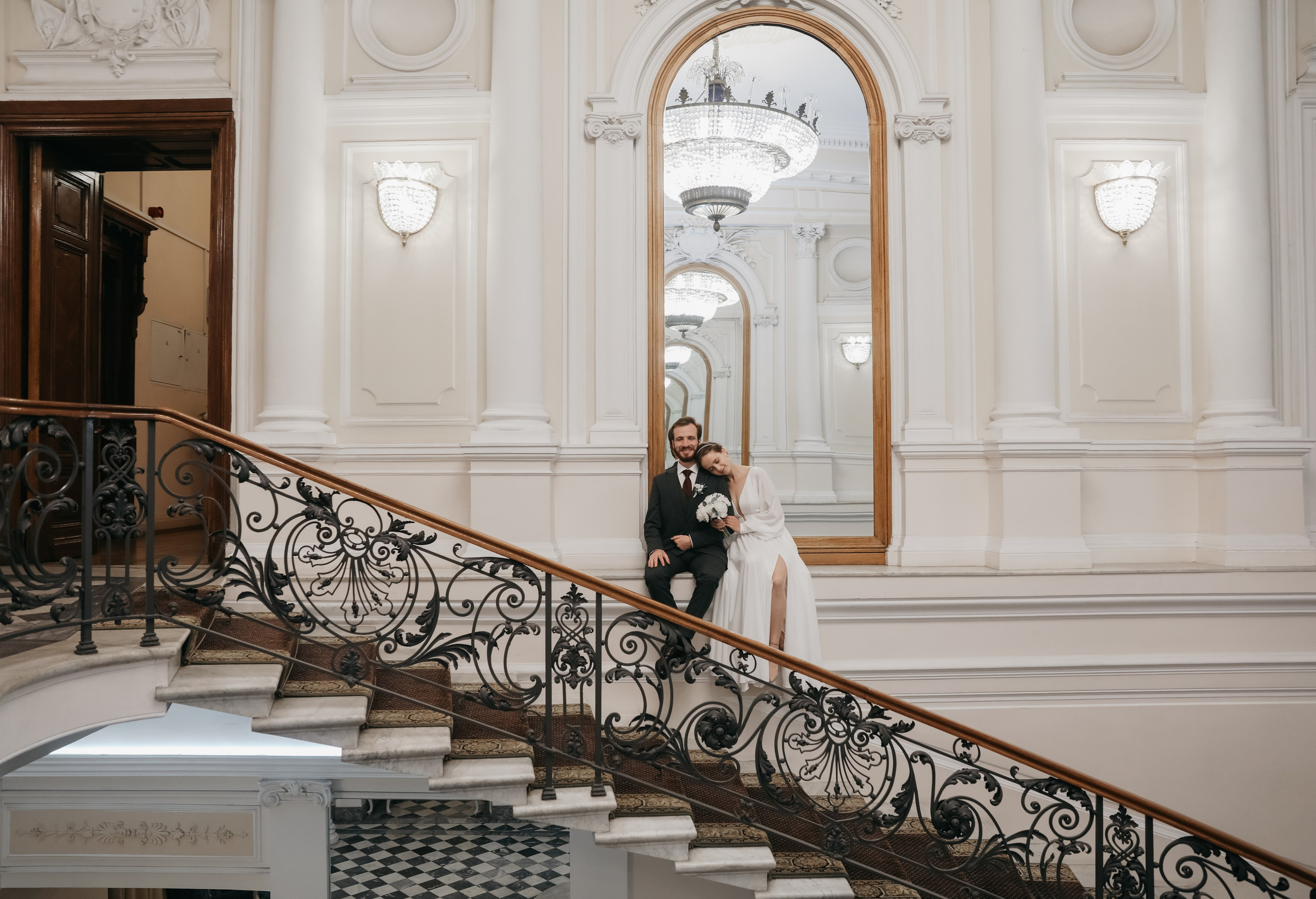 Любовь — противовес этому ужасу, любовь — акт единения и сохранения. Свадебный фотограф в Санкт-Петербурге