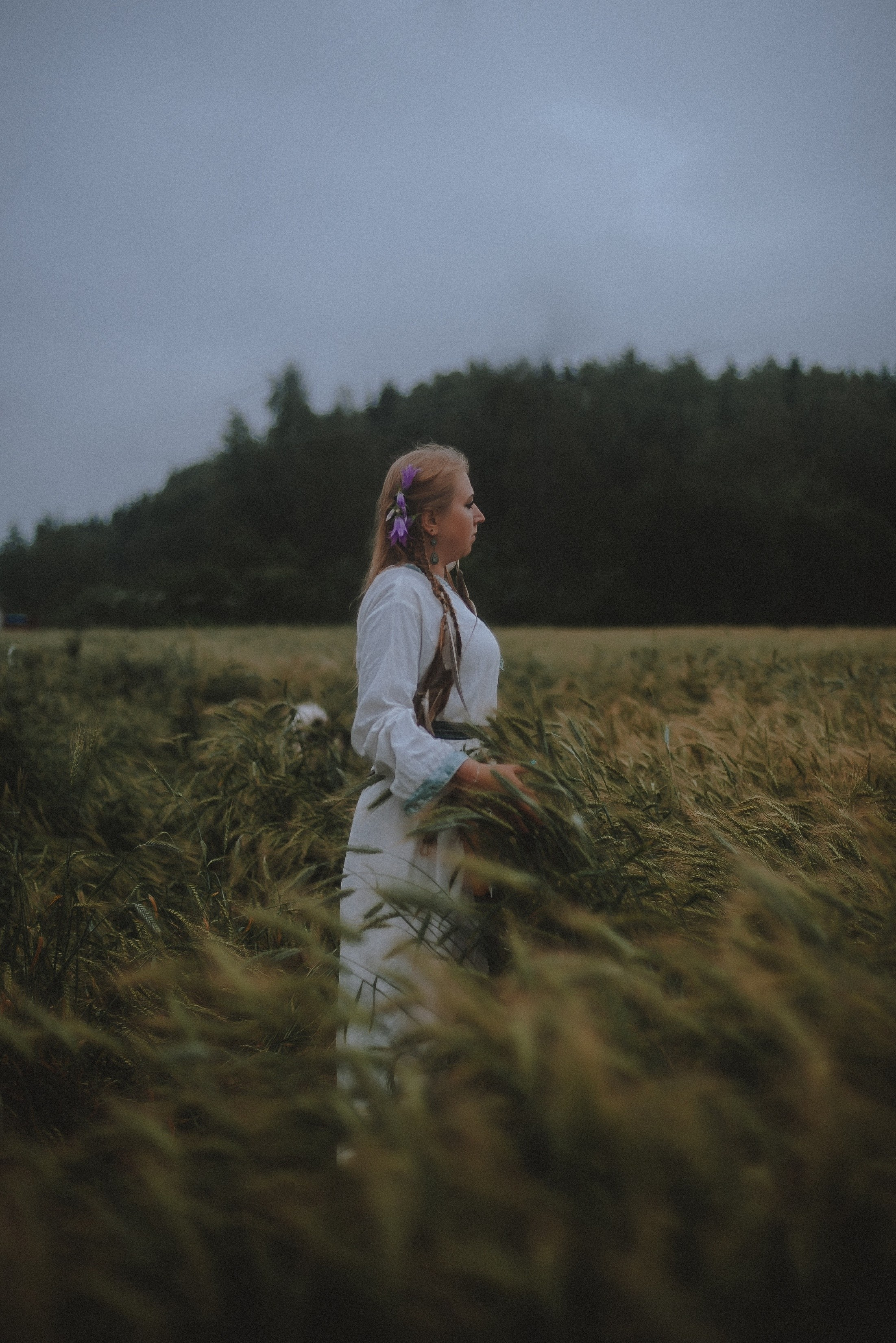 Славянская мифология. Богиня Девана, бог Сварог и волк Ратибор. Свадебный и семейный фотограф в Москве Сажина Кристина КиМ. Свадебный оператор в Москве Сажин Максим