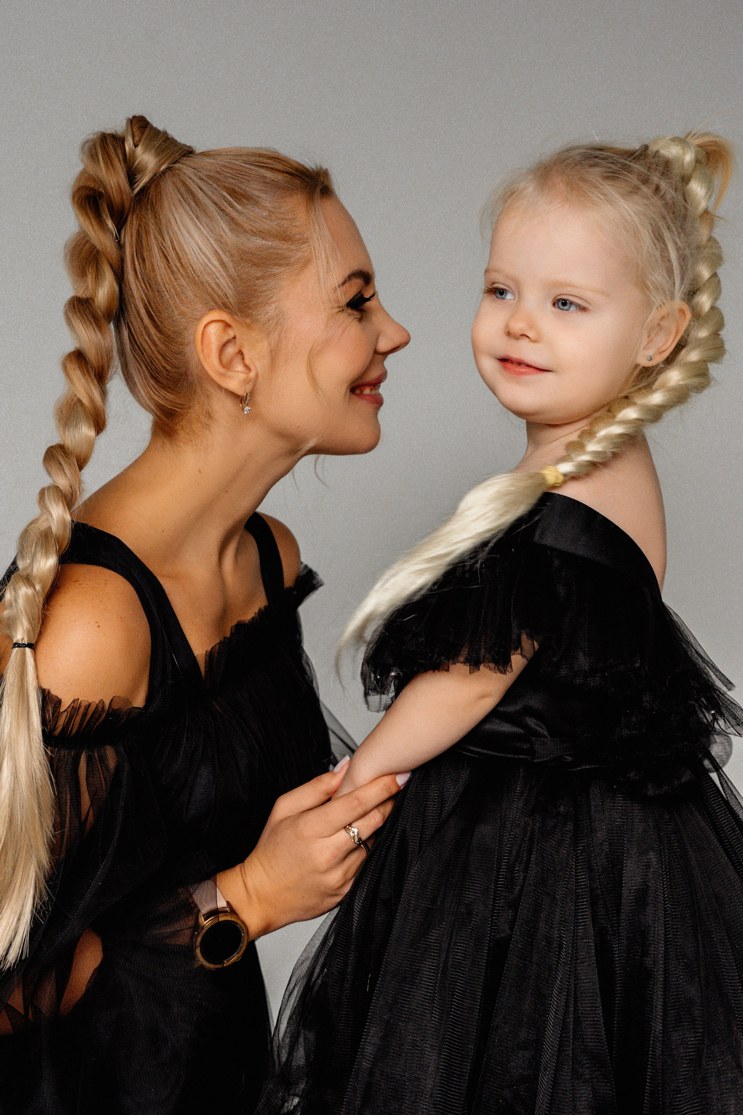 Магия семейных кадров в уютной студии. Ваш семейный фотограф в Минске — Вика Трегубова