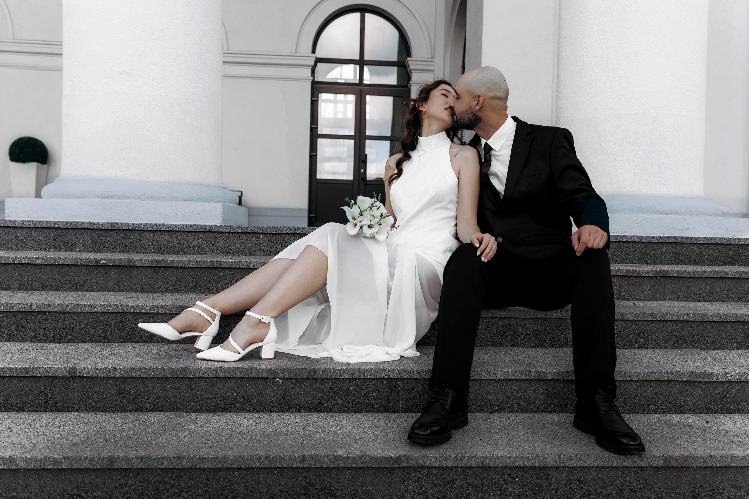 Любовь на фоне старого аэропорта. Ваш семейный фотограф в Минске — Вика Трегубова