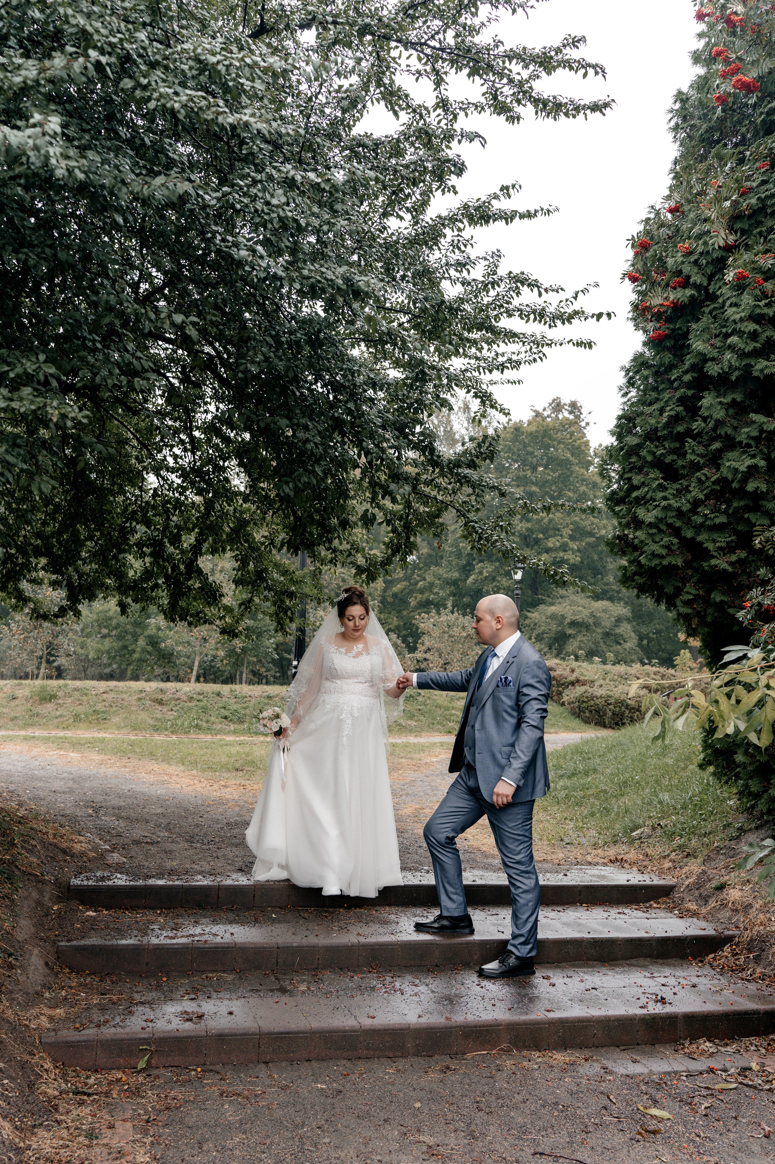 Дождливый день создания семьи. Ваш семейный фотограф в Минске — Вика Трегубова