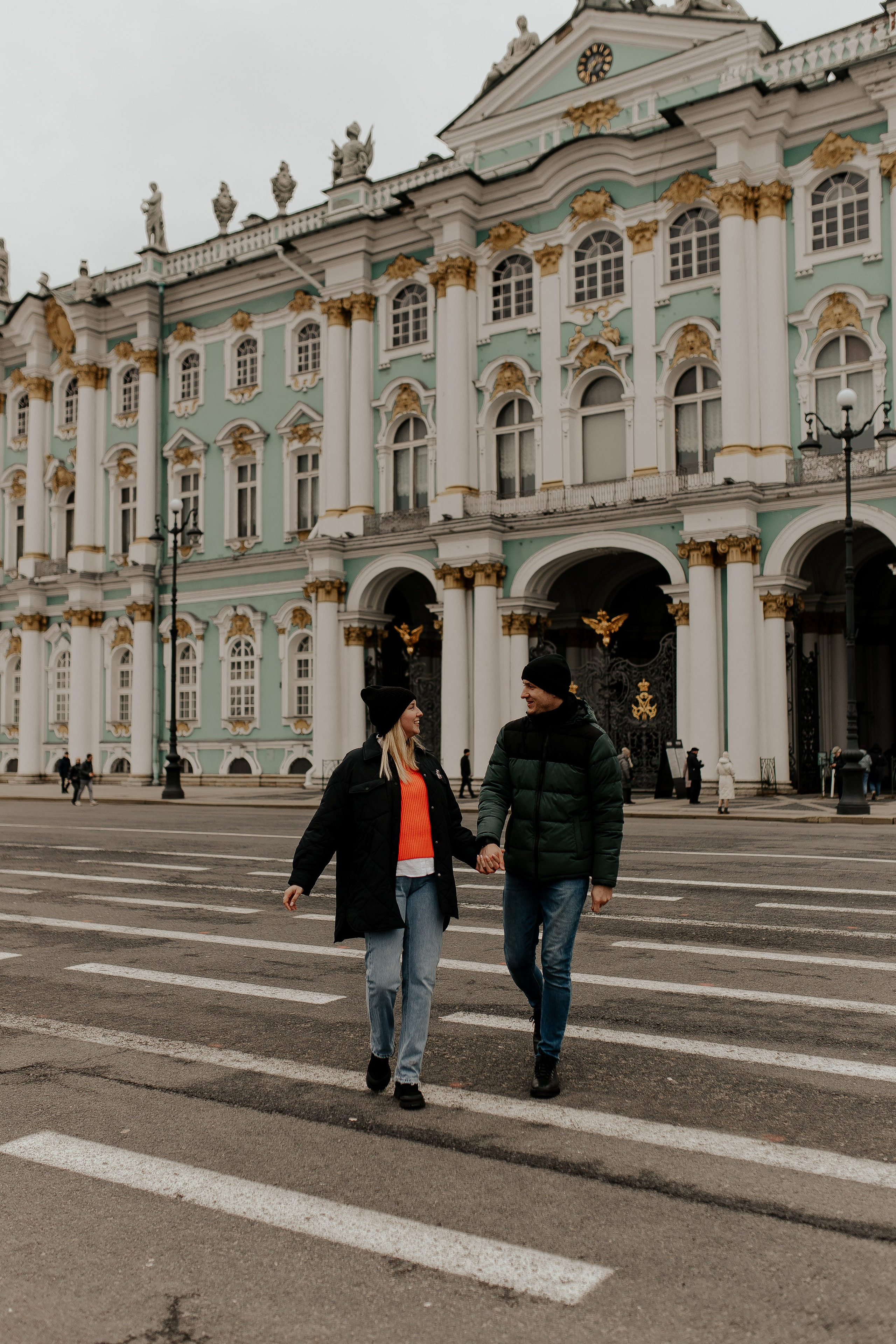 Поцелуй у Эрмитажа. Фотограф в Санкт-Петербурге Лиза Семченкова