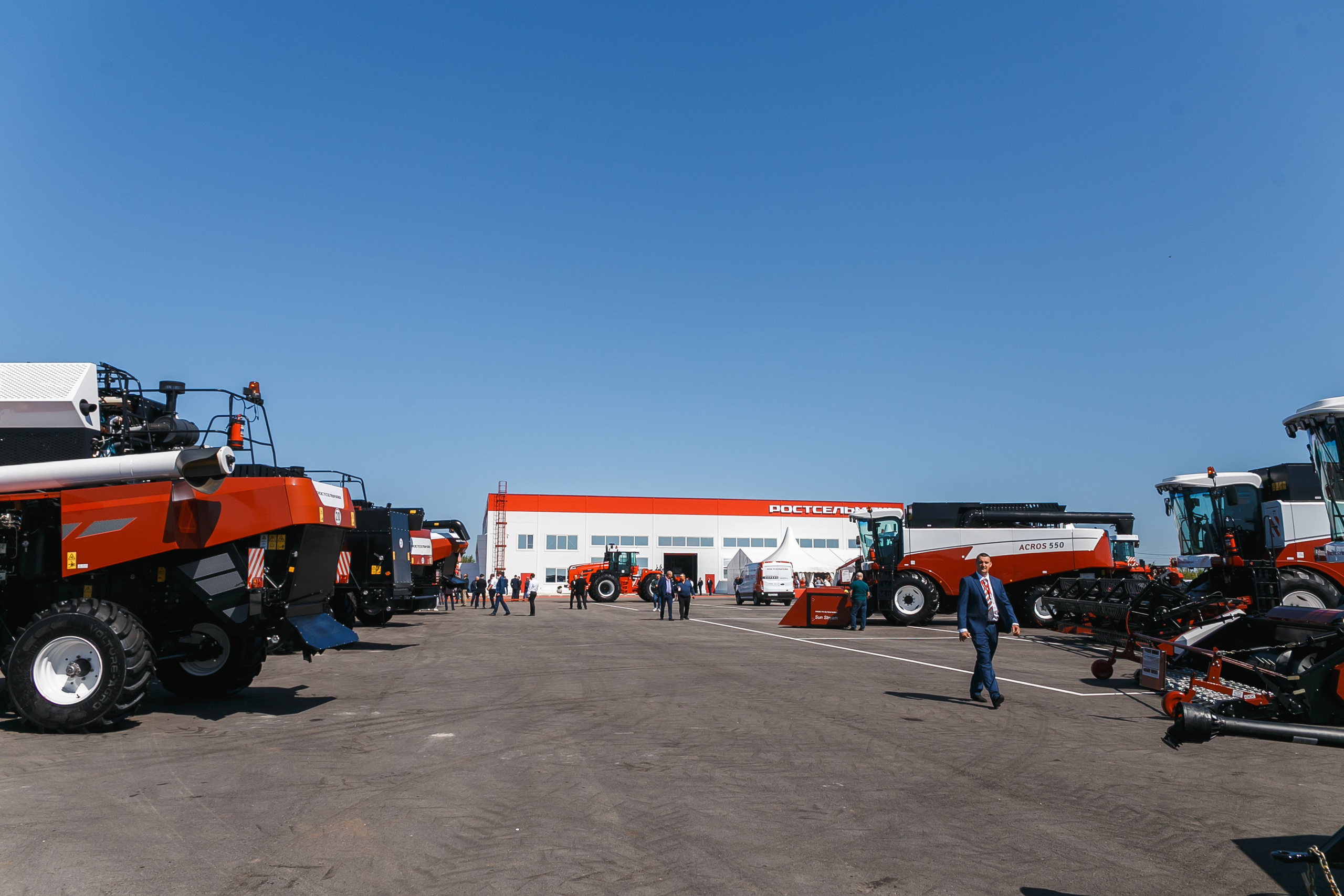 Открытие дилерского центра Ростсельмаш. Событийный фотограф Максим Бескоровайновнов