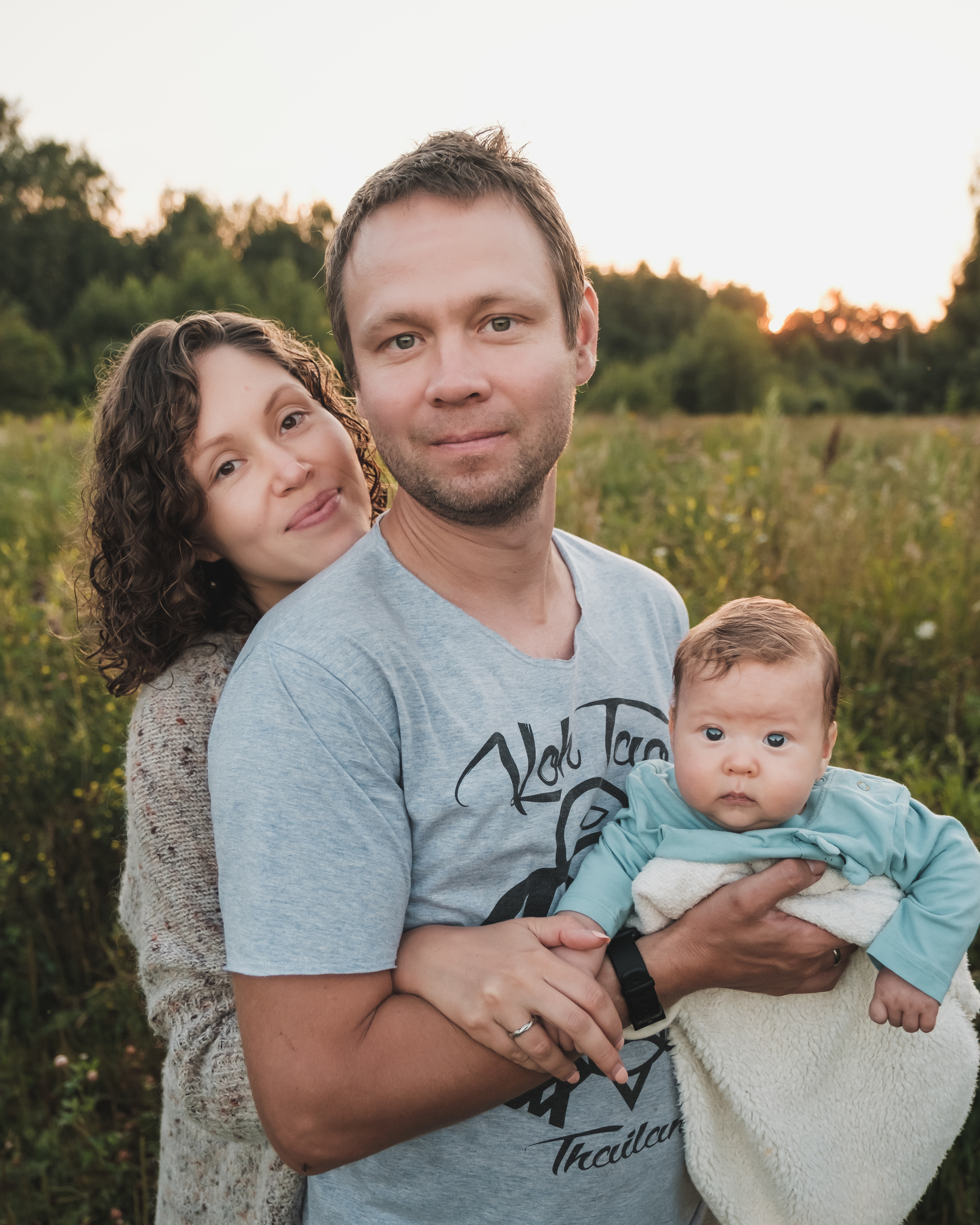 Женя, Ксюша и Паша в пшеничном поле. Семейный фотограф в Москве Светлана Потемкина