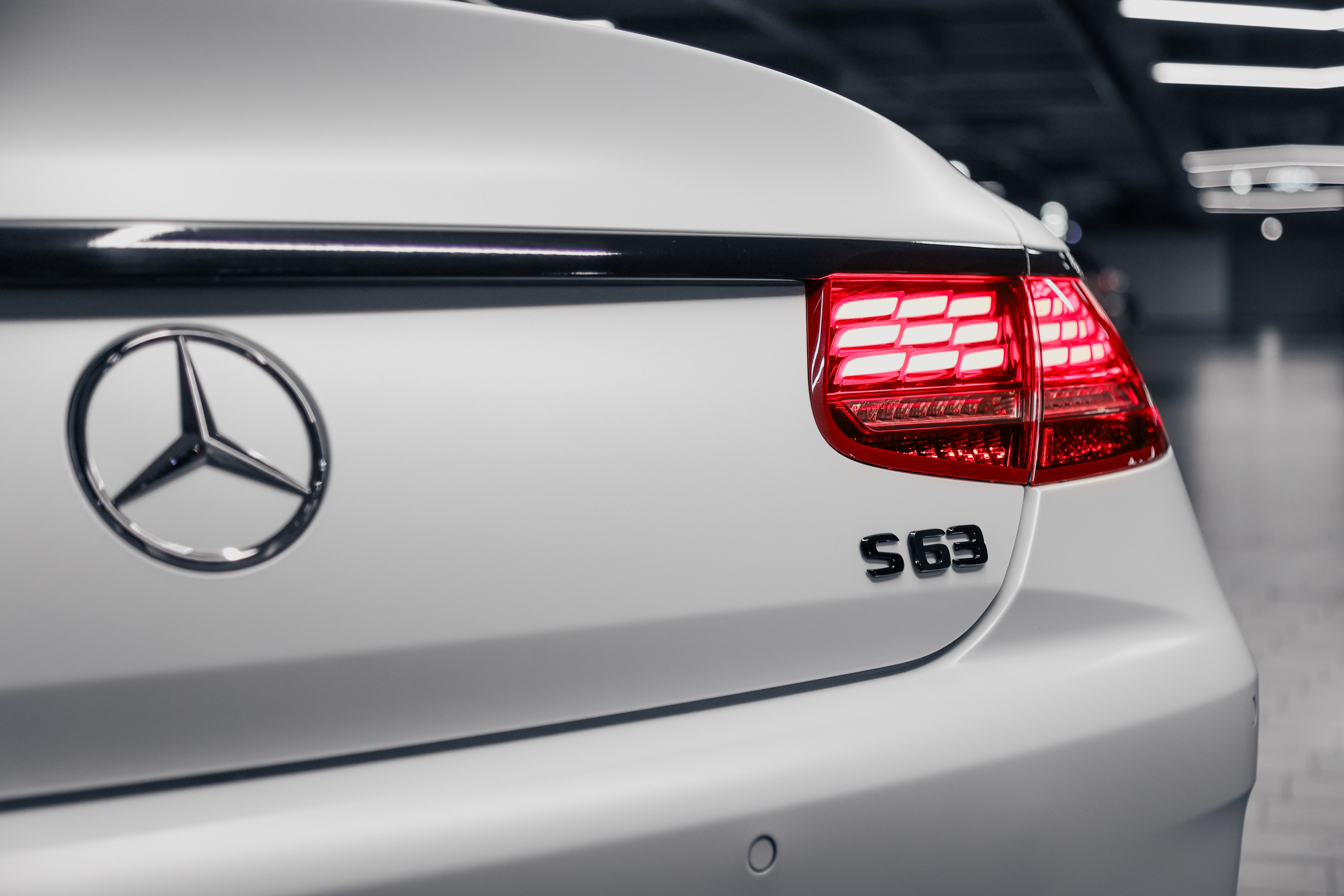 2020 MERCEDES BENZ S63 AMG WHITE ON BLACK $145,000 / 27,100 KM ODOMETER. Mixturecaptures