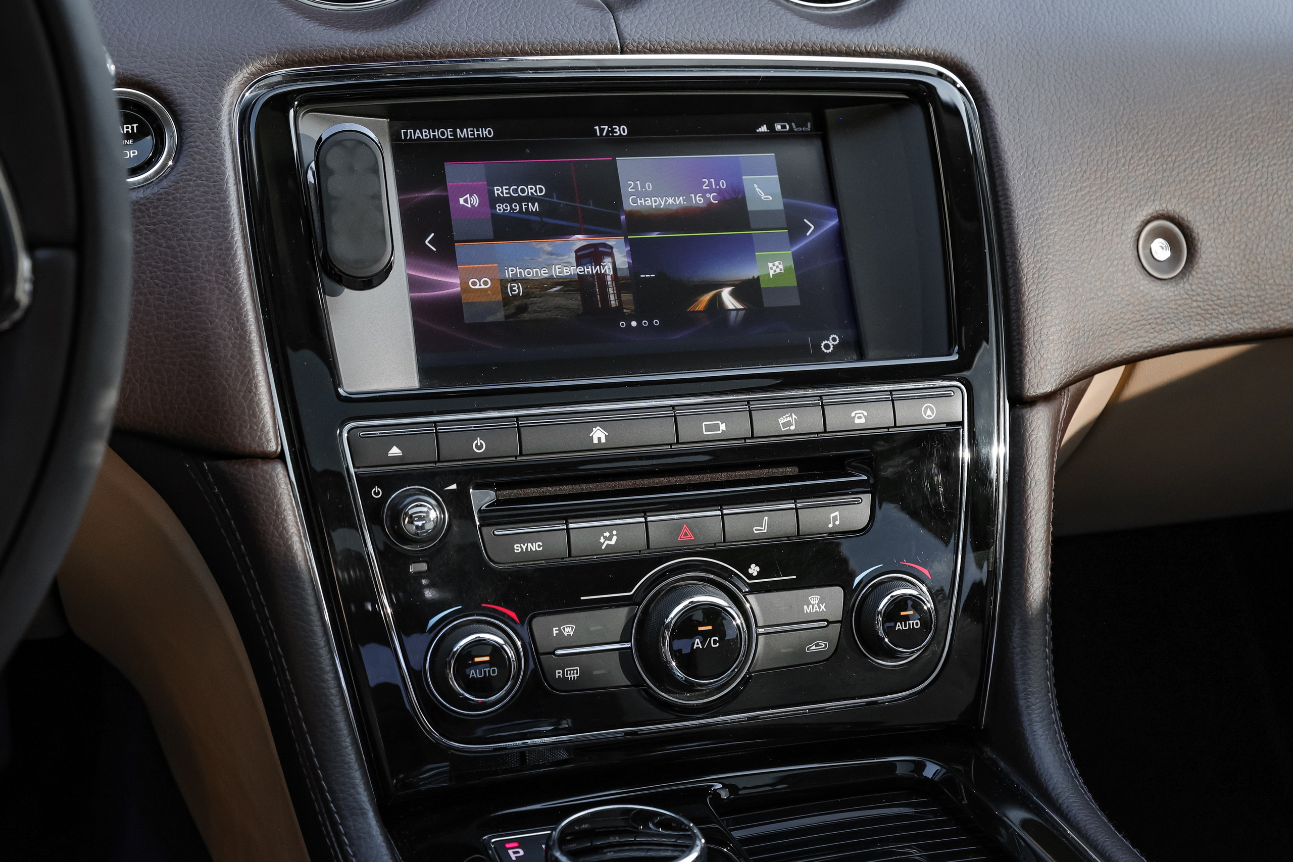 2017 JAGUAR XJ. Mixturecaptures