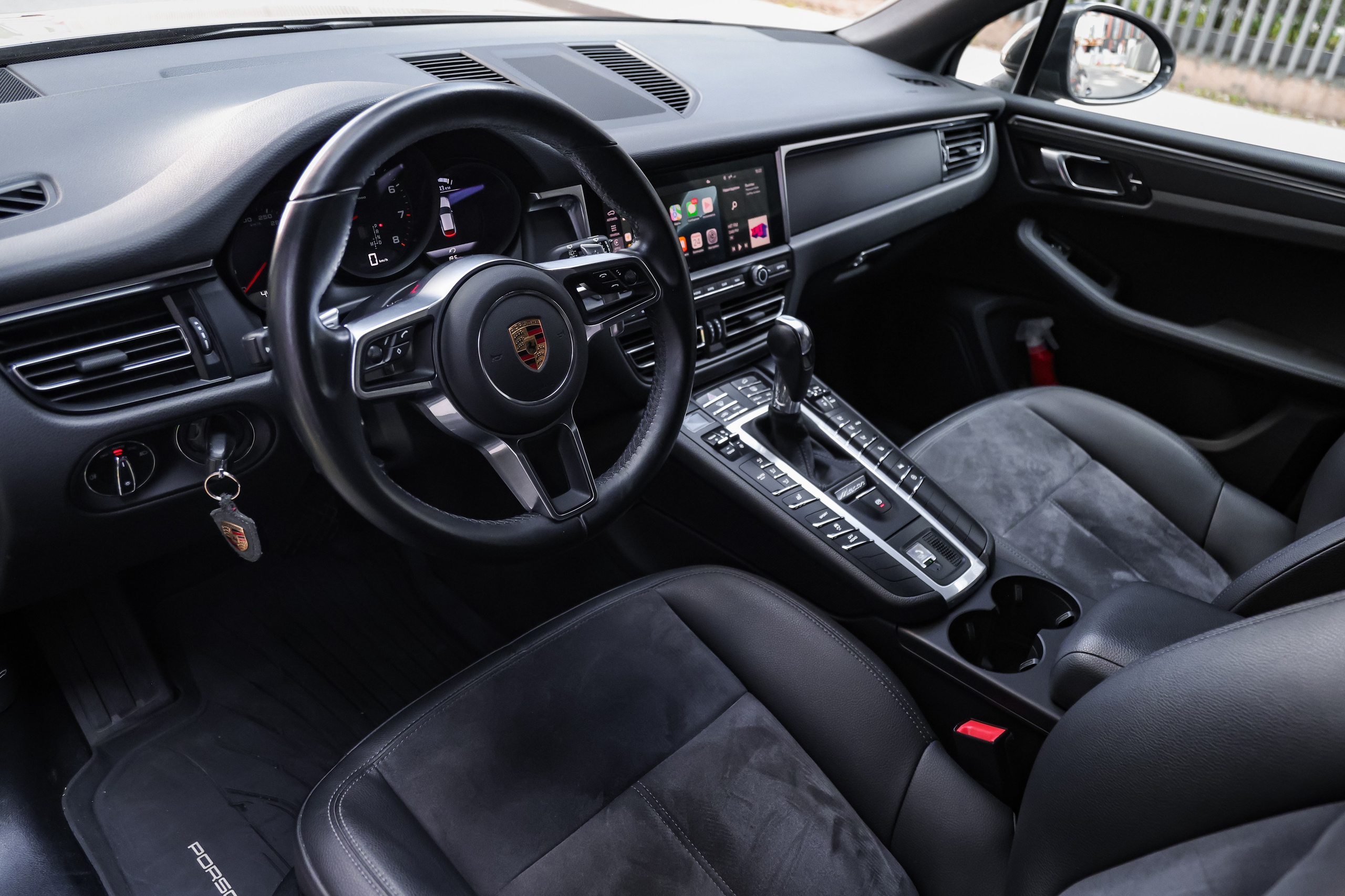 2020 PORSCHE MACAN. Mixturecaptures