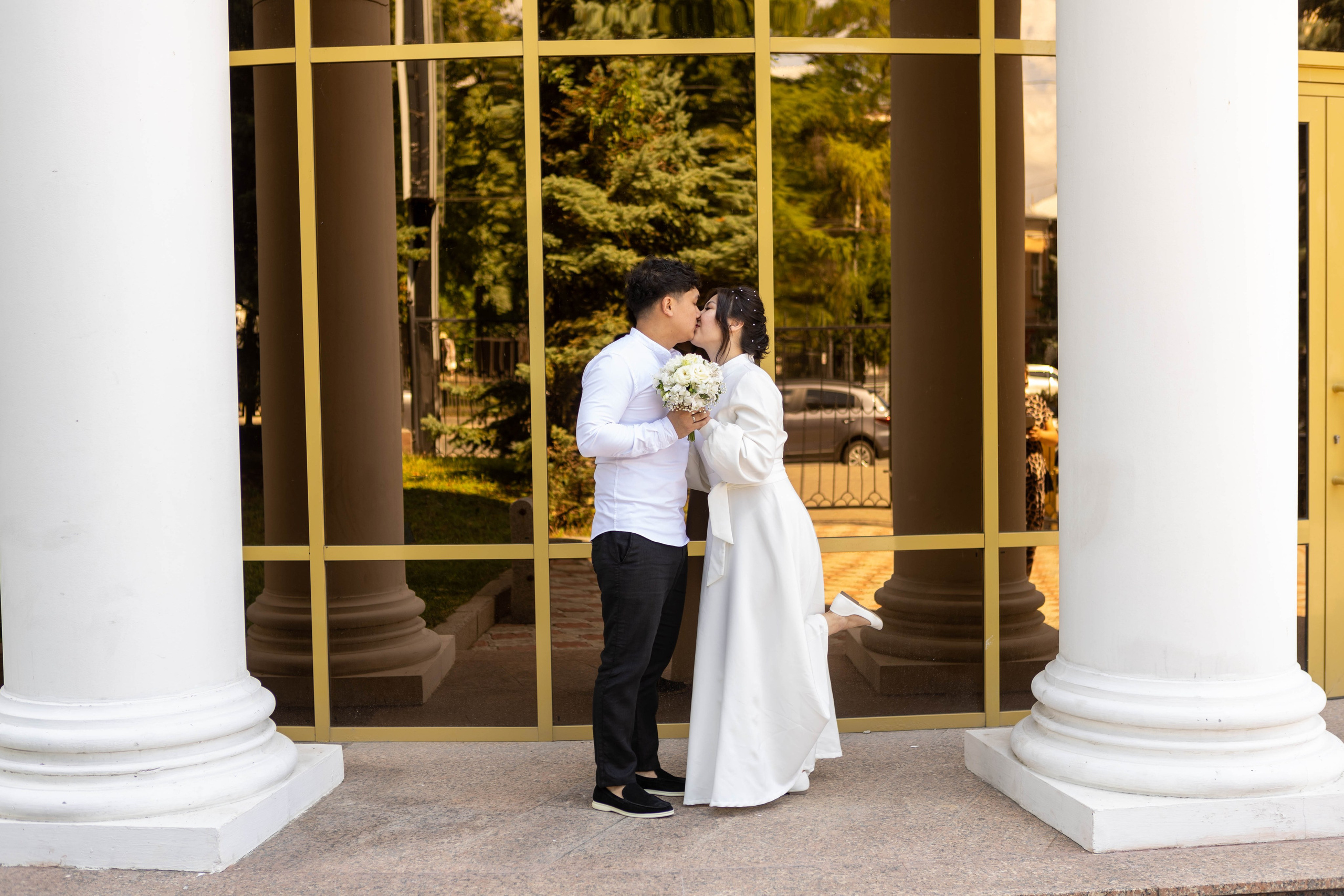 Шахматный дворец: Алтынай и Ерлана. Свадебный и предметный фотограф Ренат Каламперов