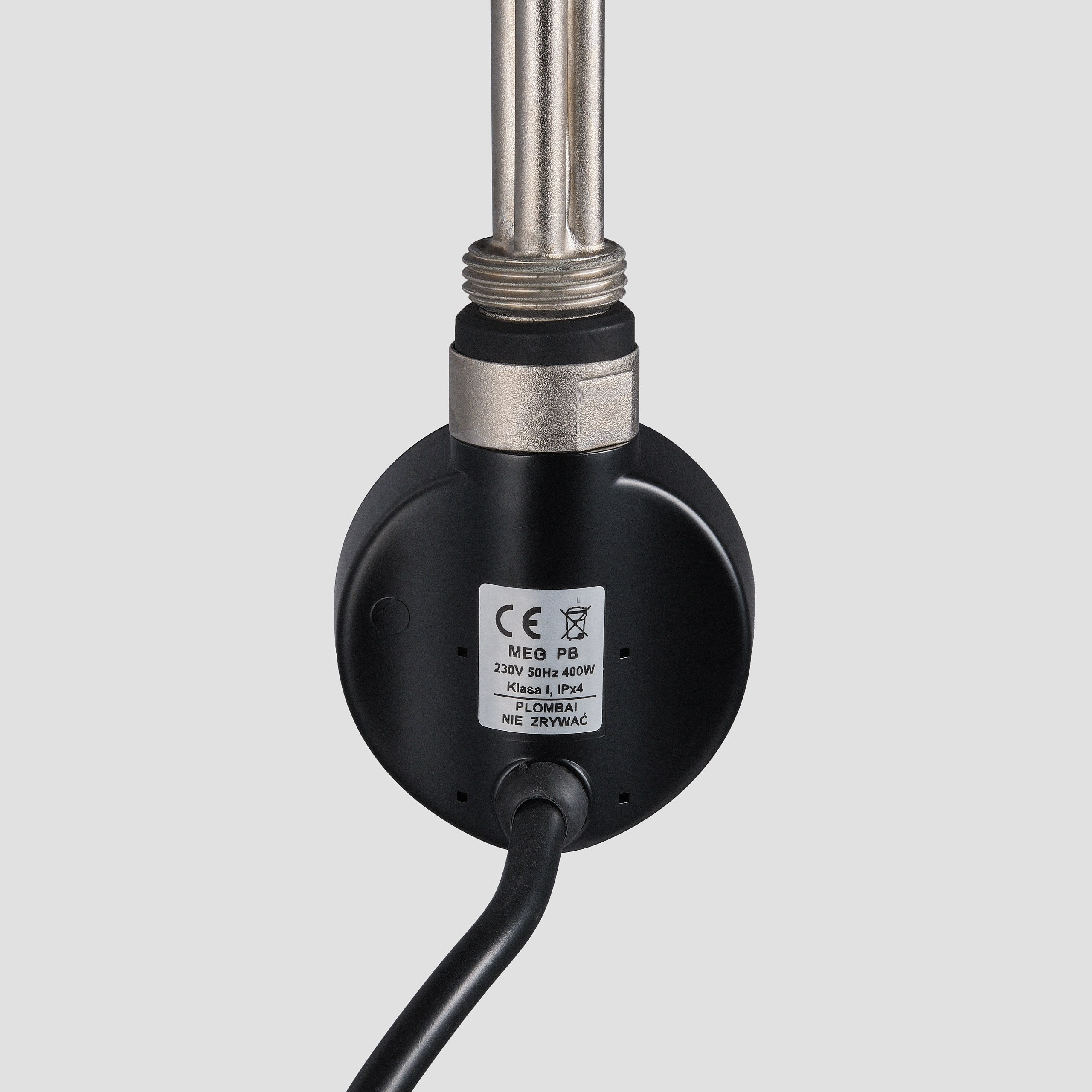 Предметные фотографии регуляторов и нагревателей для отопительных приборов