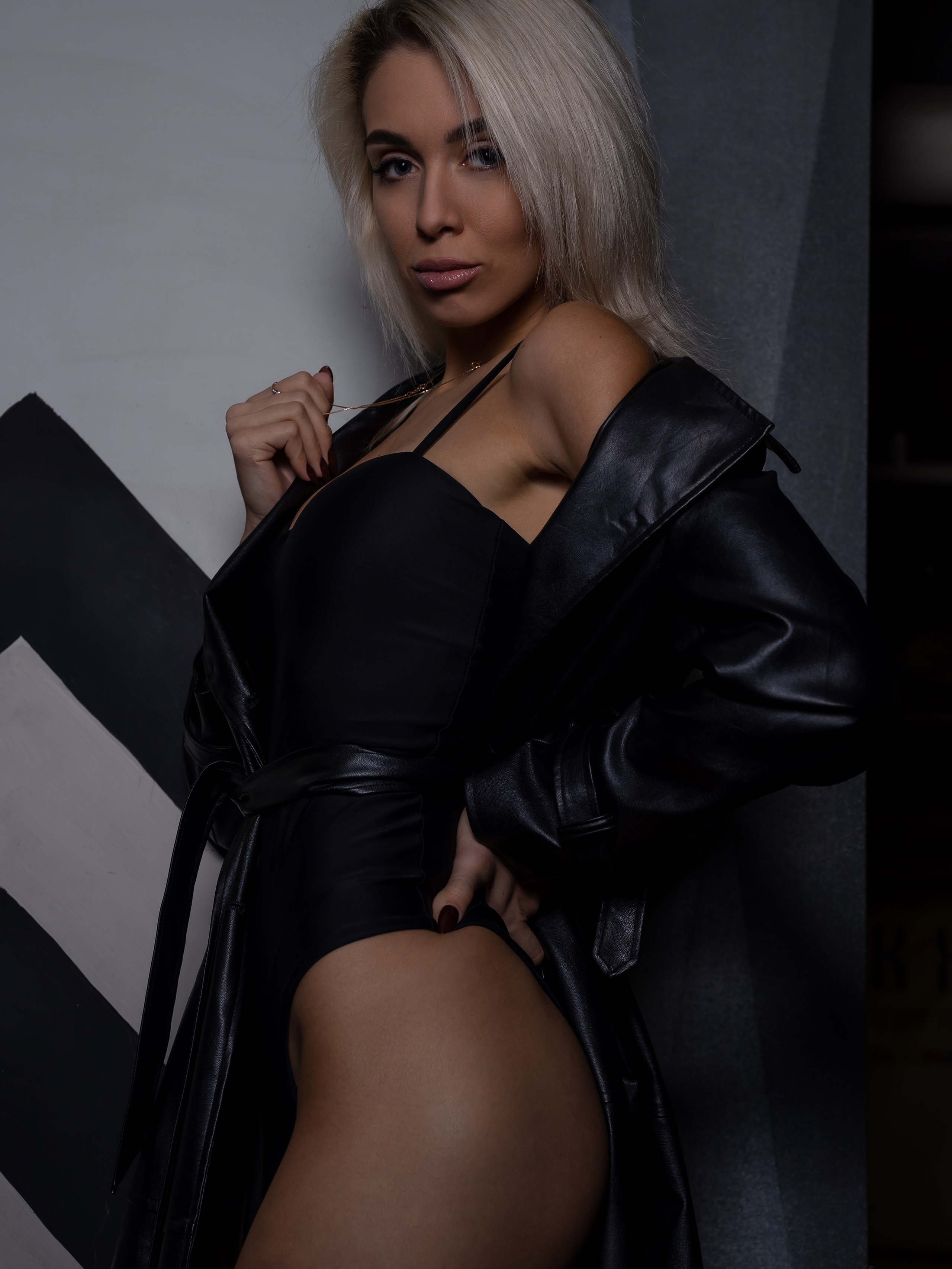 На парковке. Портретный и будуарный фотограф в Воронеже. Игорь Бабичев