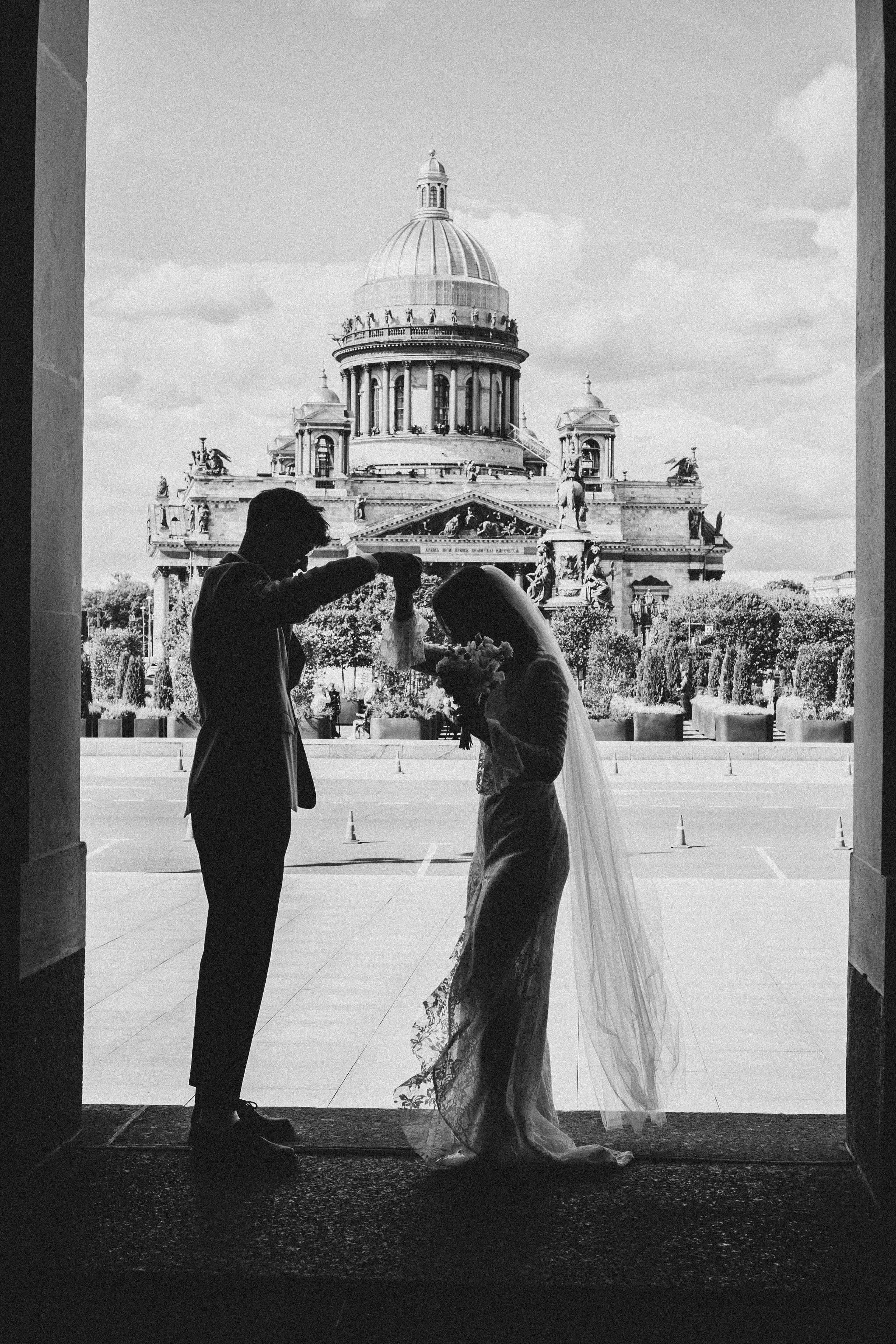 СВАДЕБНАЯ ПРОГУЛКА ВОЗЕ ИСАИКЕВСКОГО СОБОРА АСТОРИИ И ЗАКОНОДАЛЕТНОГО СОБРАНИЯ. Профессиональный фотограф, Санкт-Петербург — Виктория Богомолова