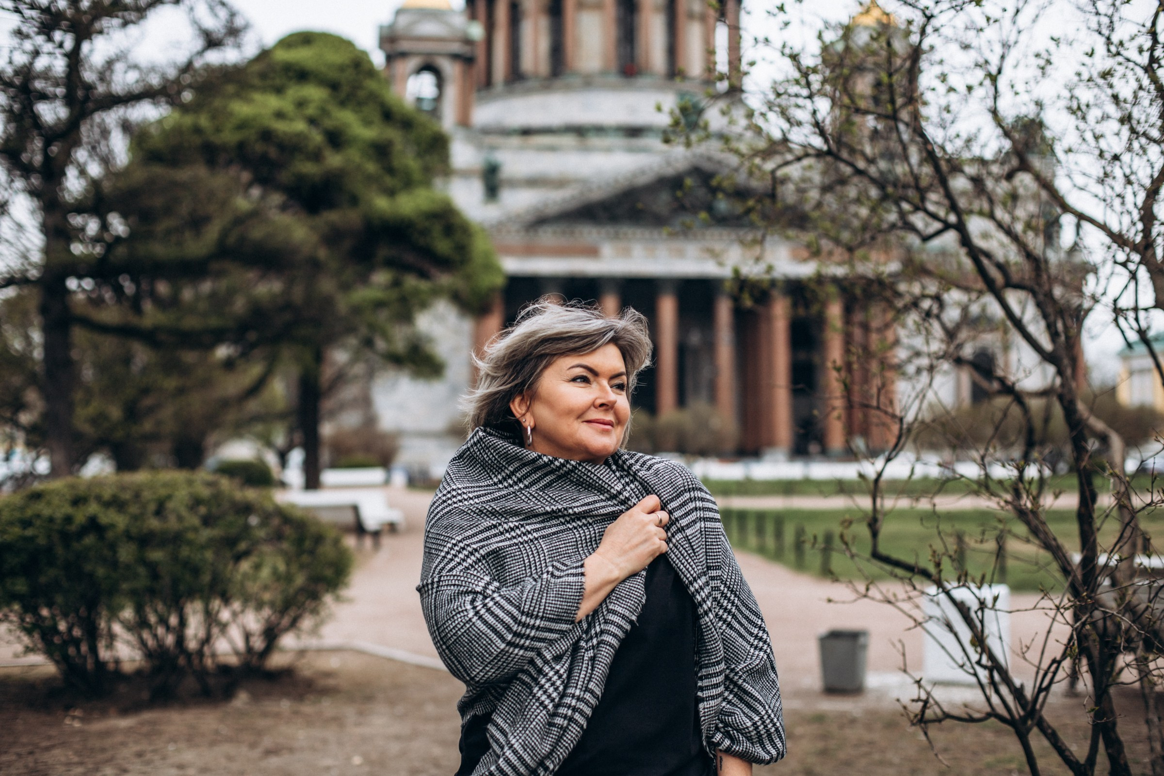 Ольга и Варвара в мае. Фотопрогулка в Петербурге. Индивидуальный и семейный фотограф в Санкт-Петербурге