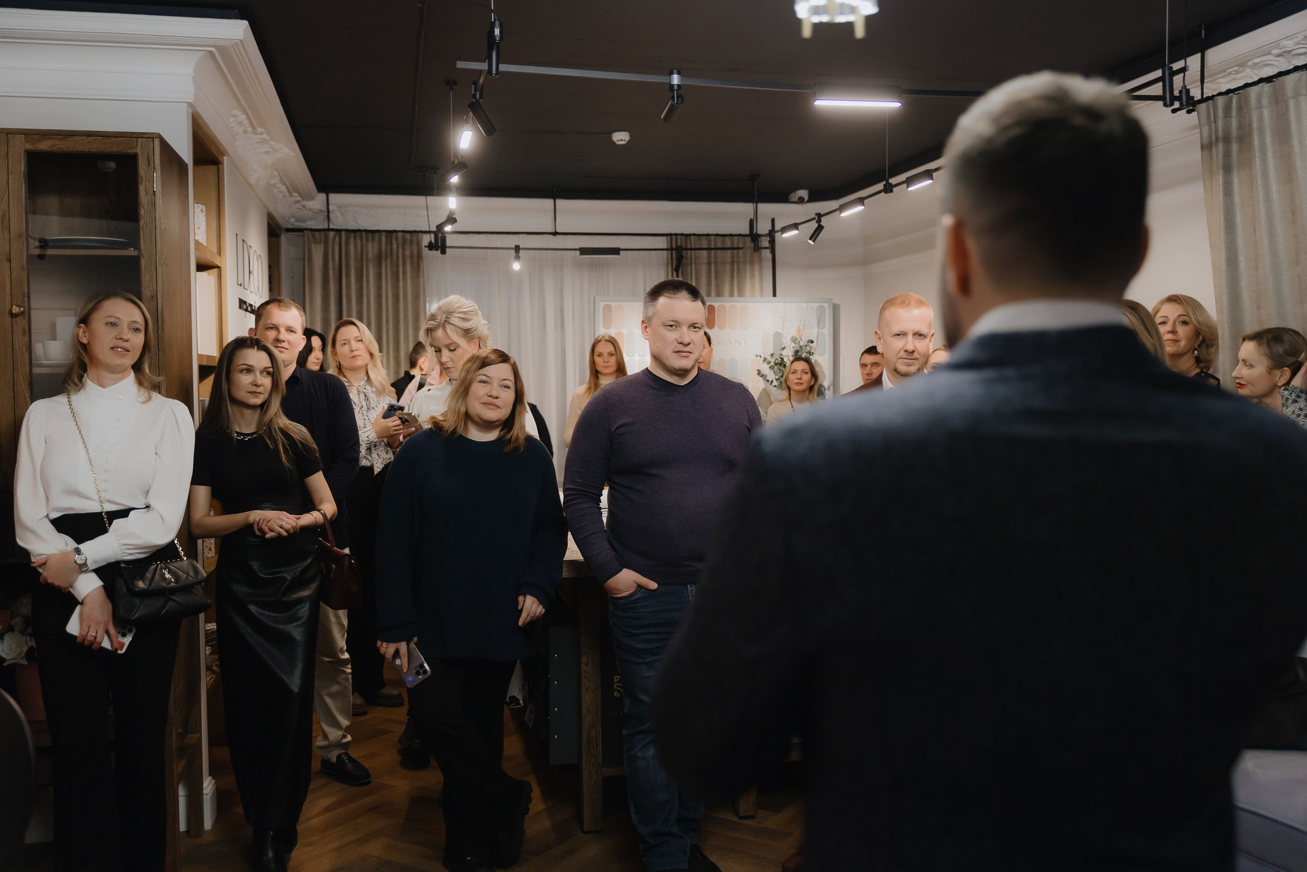 Открытие нового пространства интерьерного салона L. DECO в феврале 2025. L. Deco интерьерный салон. Краски/обои/лепной декор