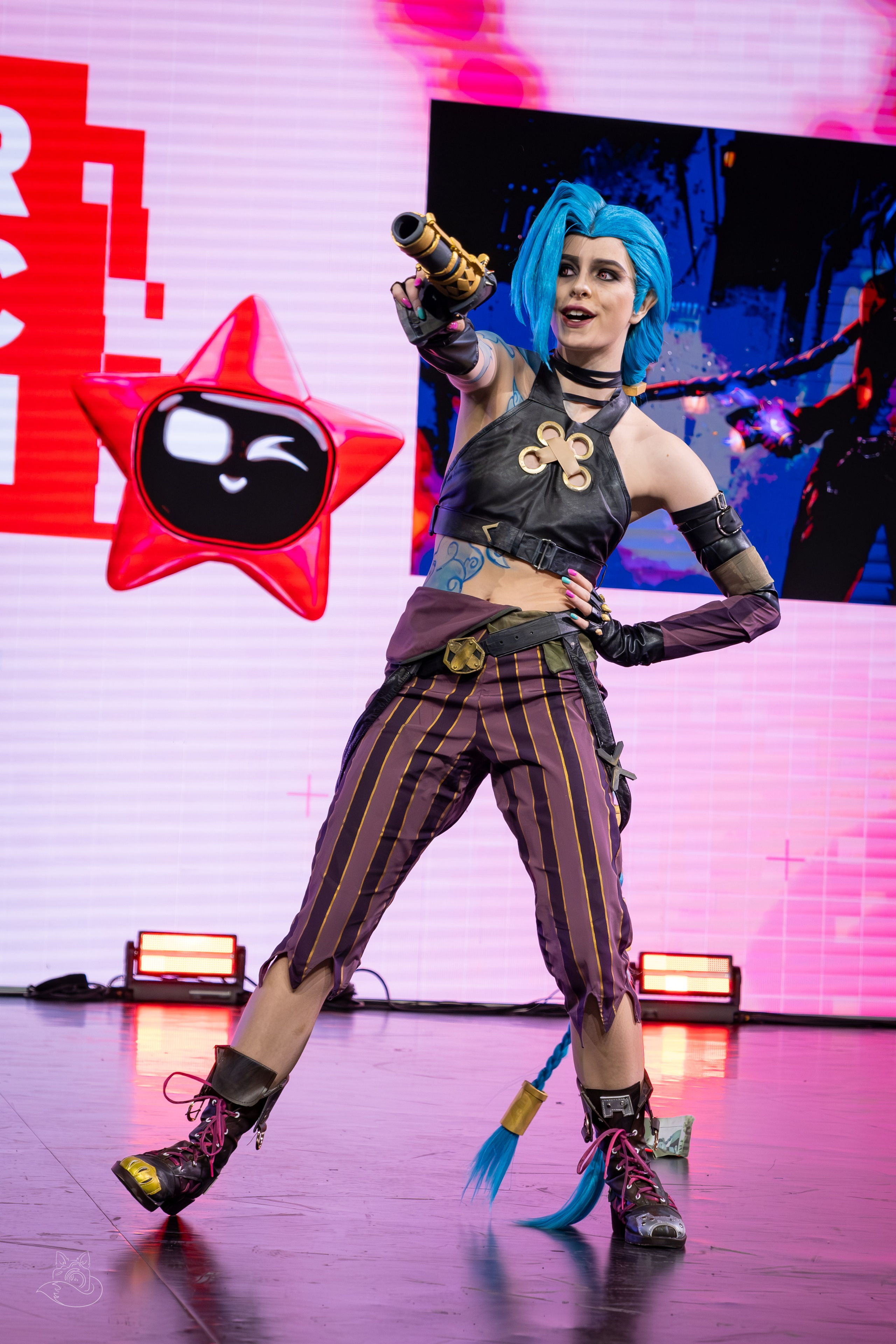 Сцена РЭД ЭКСПО 2024. Косплей фотограф