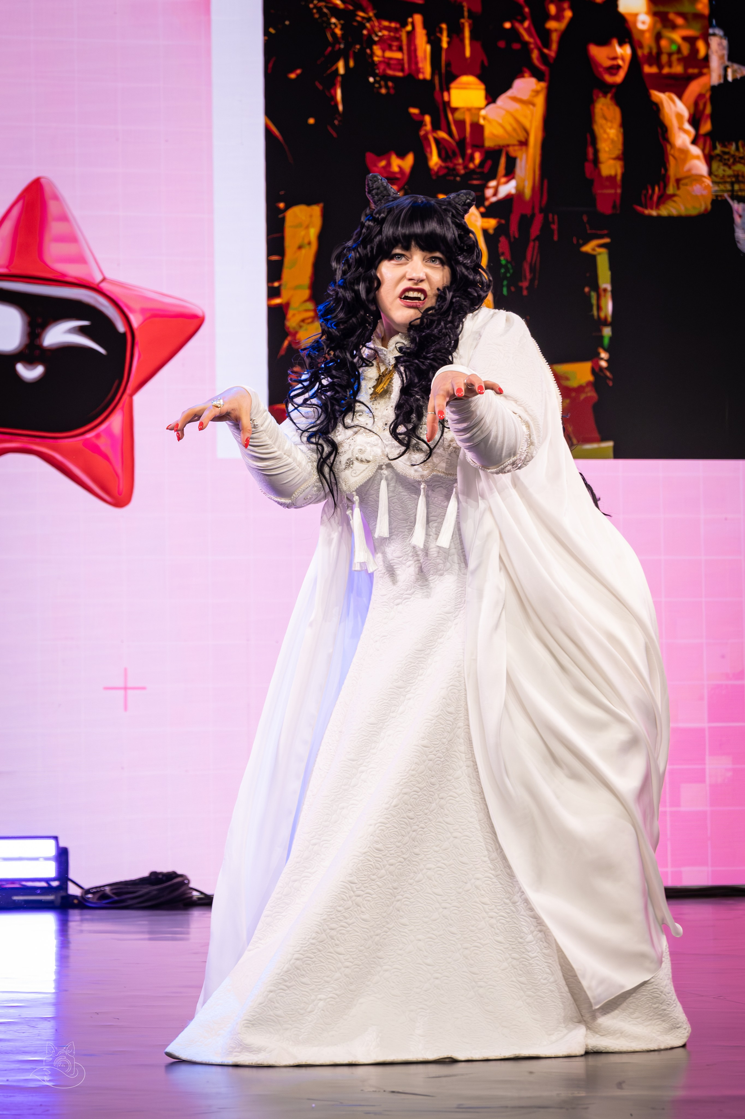 Сцена РЭД ЭКСПО 2024. Косплей фотограф