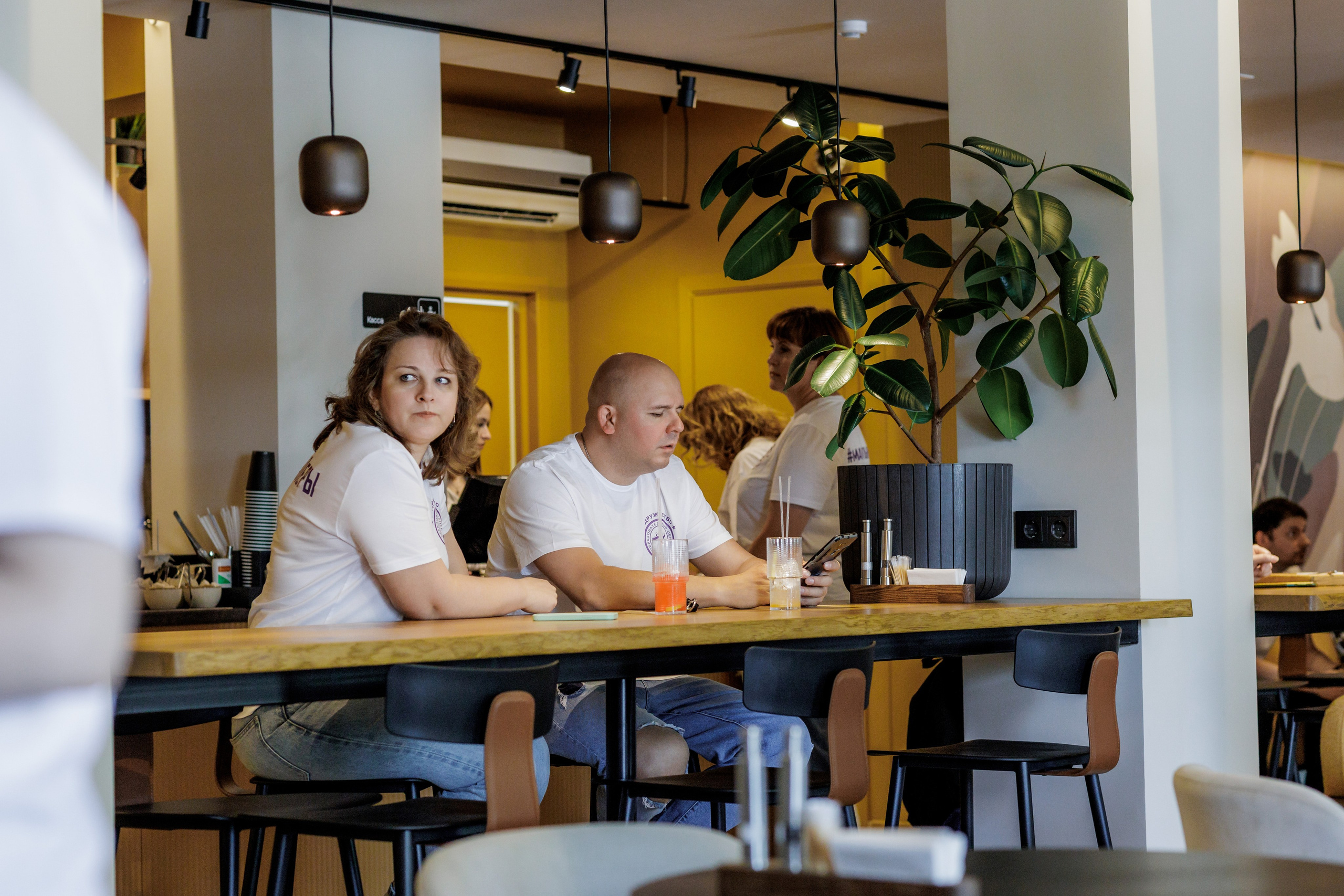 Репортажные фото съёмки клипа от родителей выпускникам. Свадебный фотограф в Воронеже Александр Работкин