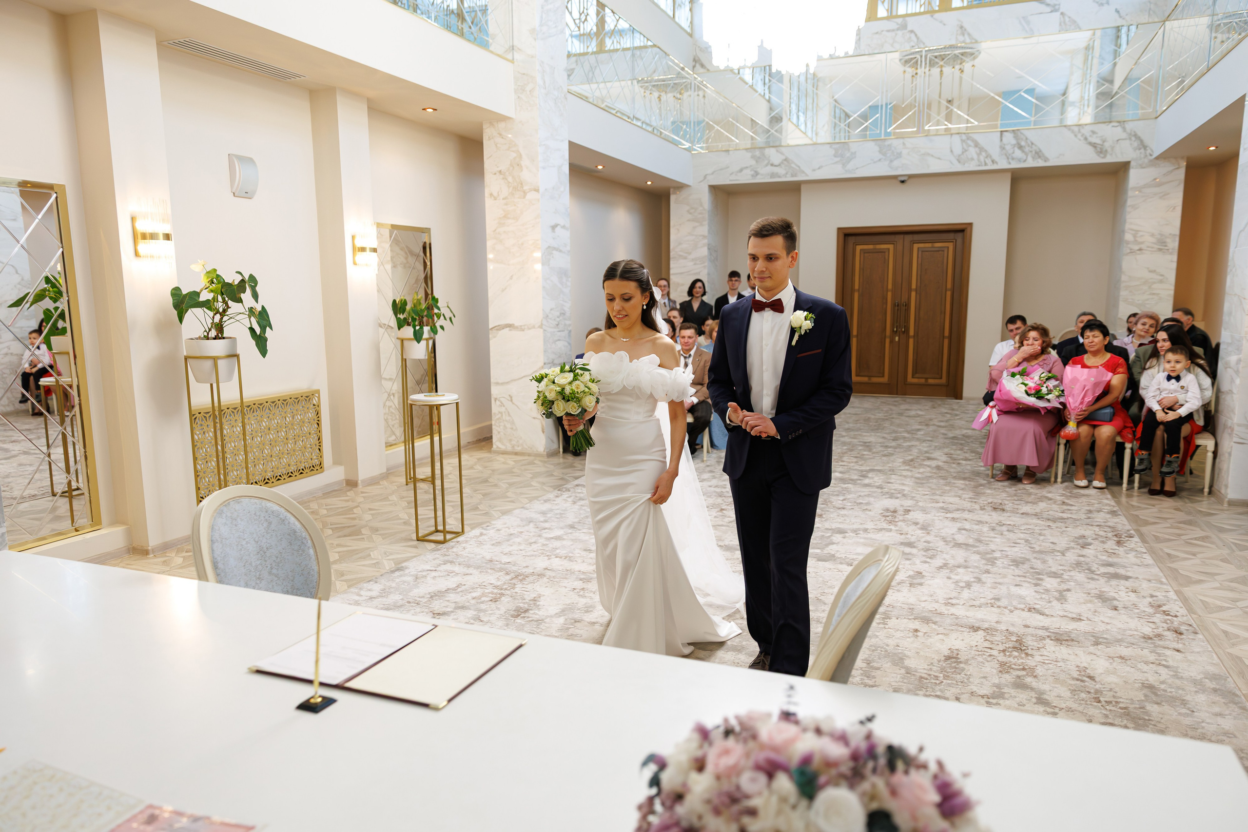 Свадебная фотосессия и сборы в гостинице Националь. Свадебный фотограф Москва и МО Сергей Киржаев