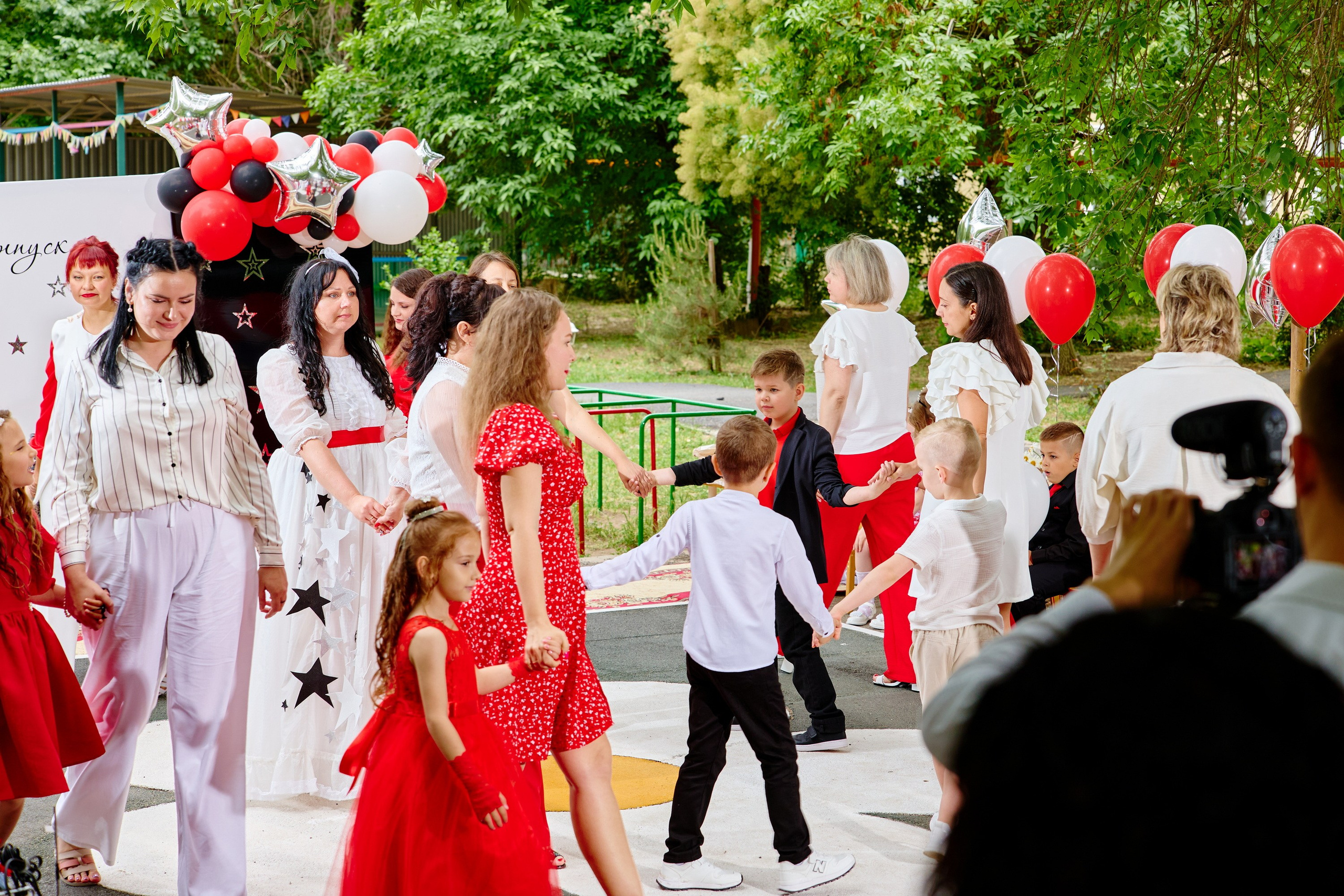 Выпускной 45 сад. Фотограф Выпускные альбомы Таганрог Сергей Коробченко