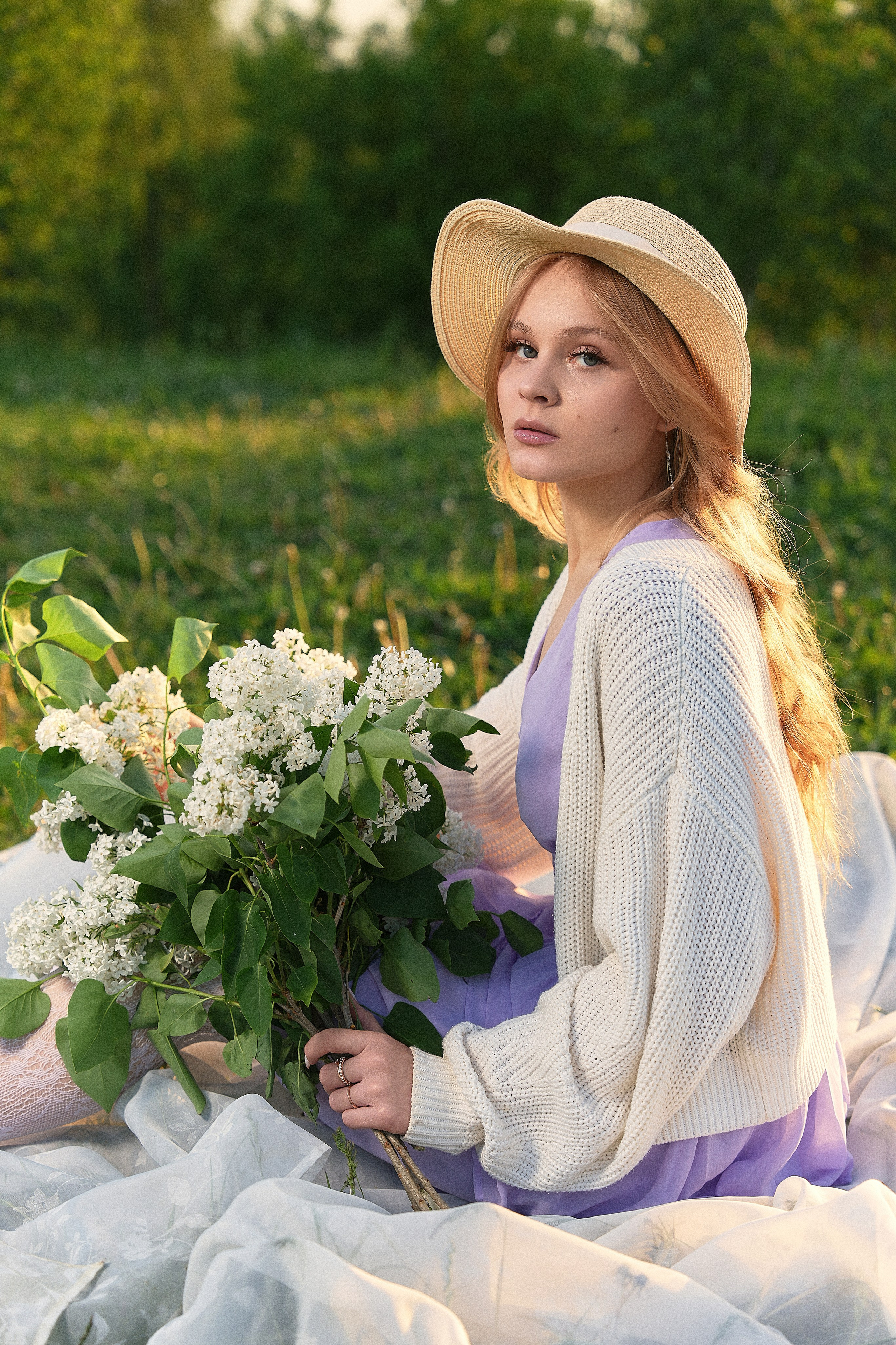 Съемка Кати с сиренью на закате. Фотограф Светлана Боровикова в Домодедове