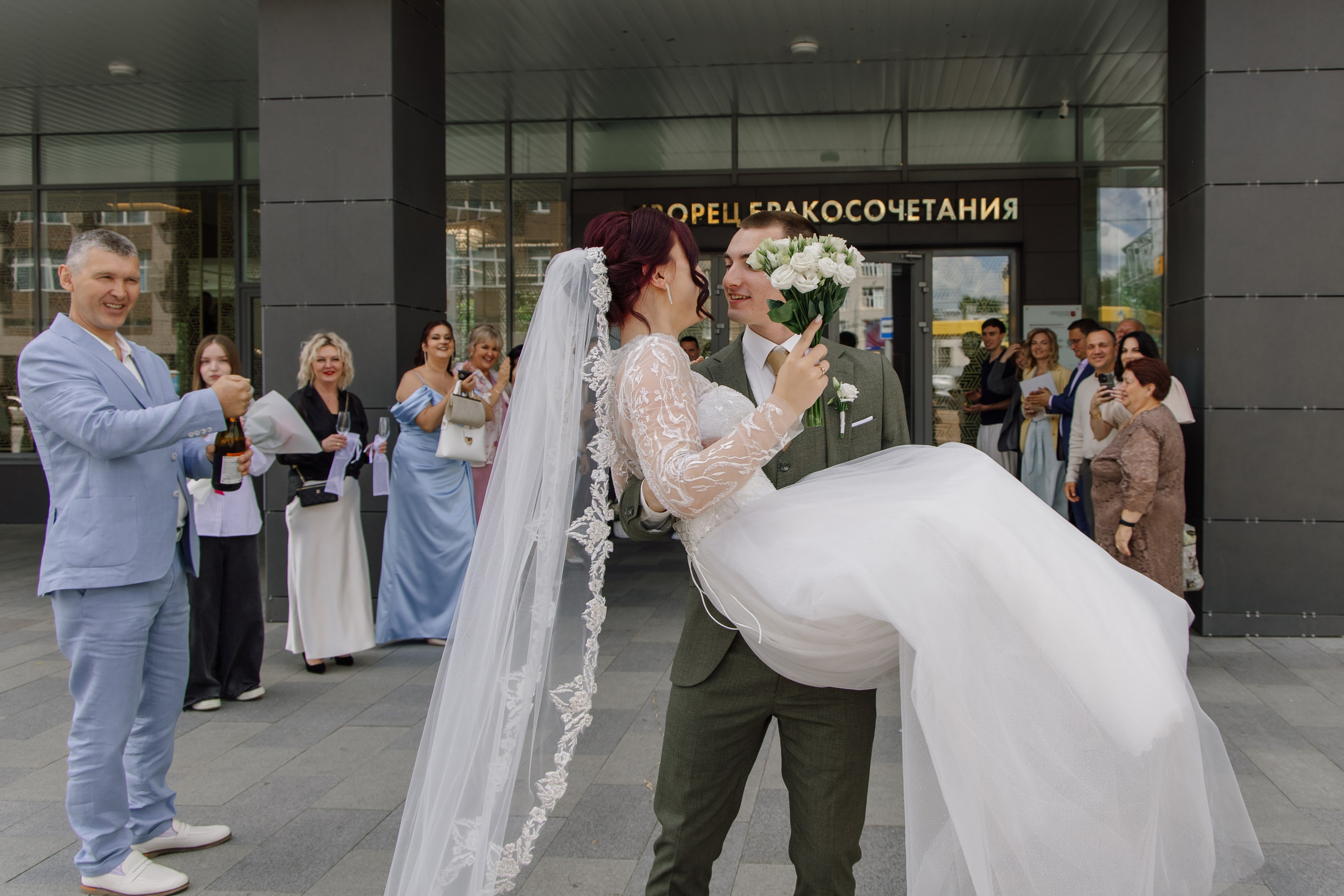 Савеловский ЗАГС и прогулка в Ботаническом саду. Свадебная фотосъёмка в Москве от 15 000₽ — фото и видео в один день