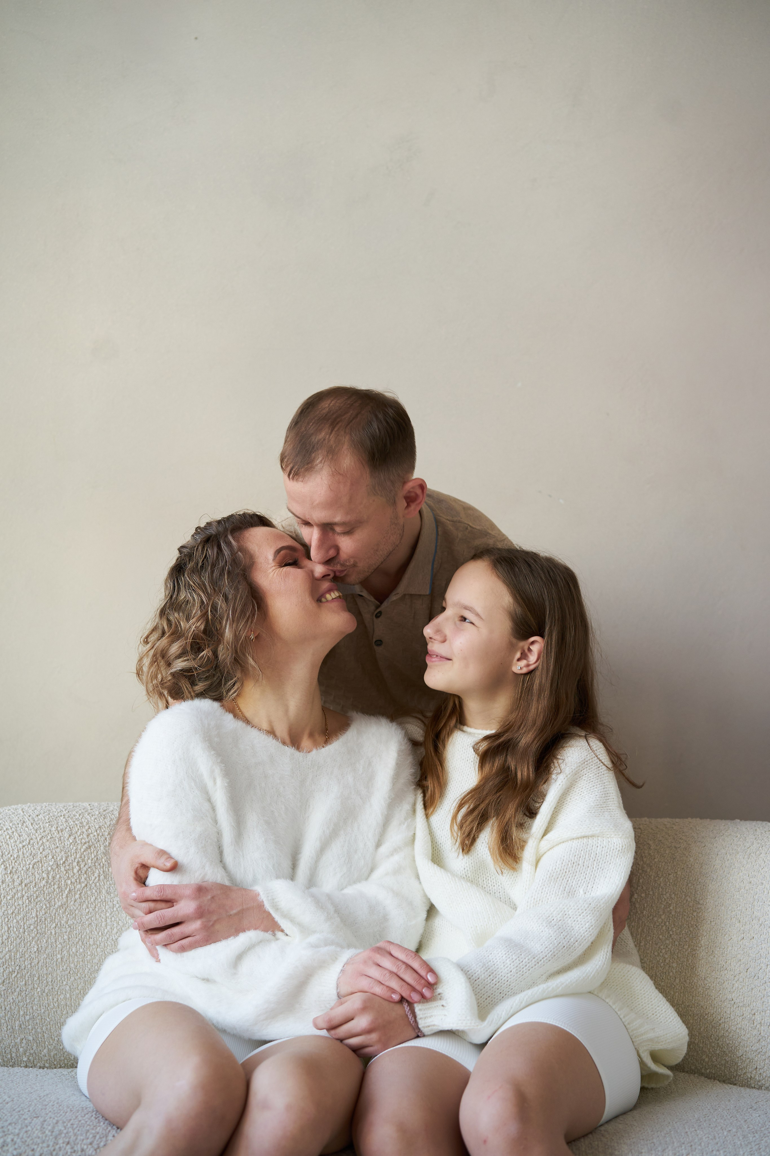 Семейная фотосессия в студии. Фотограф Екатеринбург Кокшарова Александра