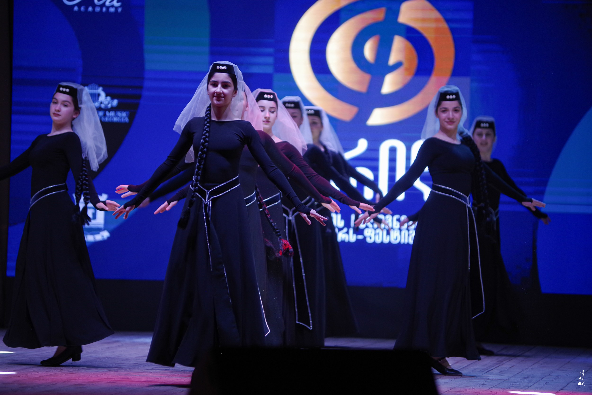 Танцы в Хоби. Портретный фотограф Денис Милютин