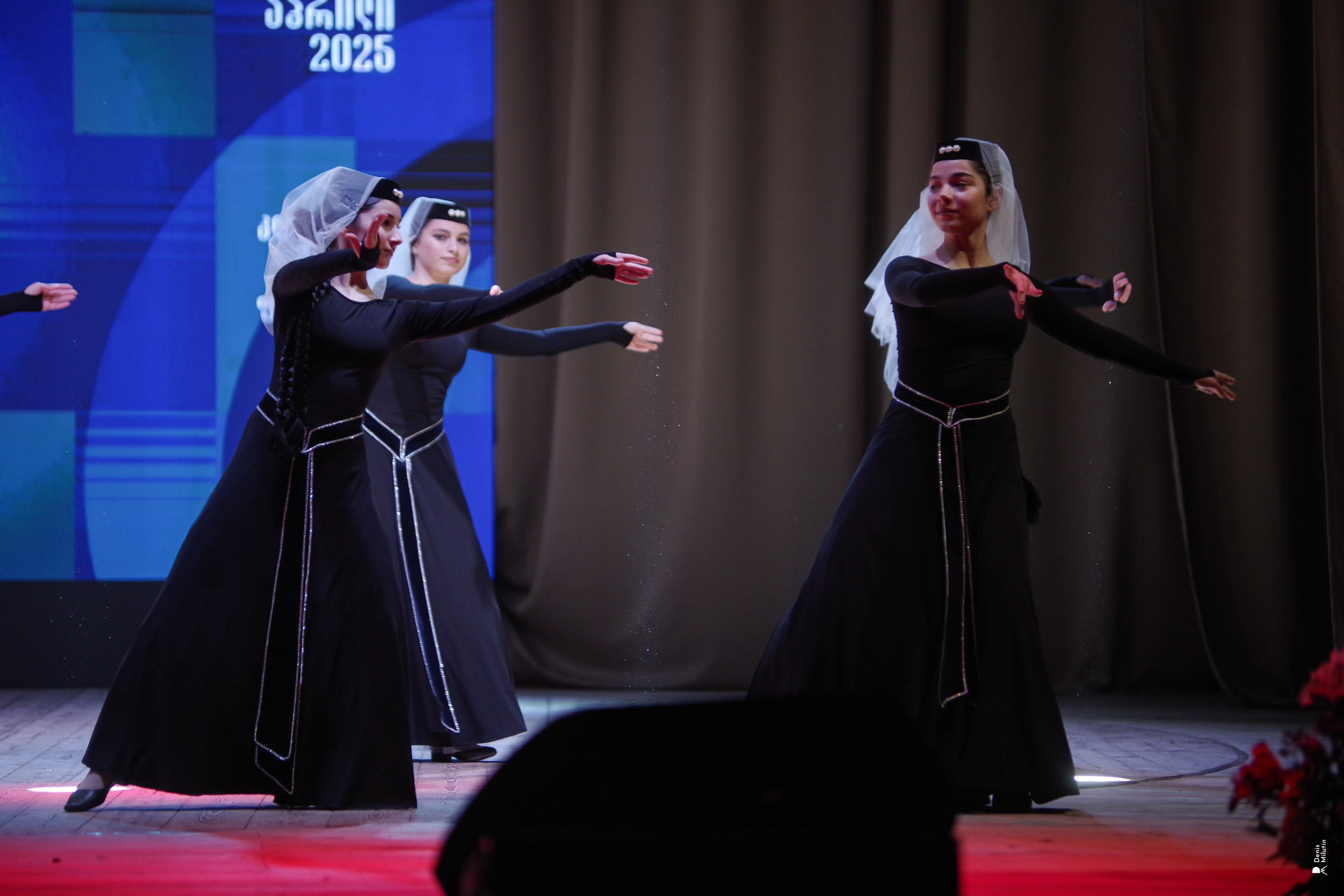 Танцы в Хоби. Портретный фотограф Денис Милютин