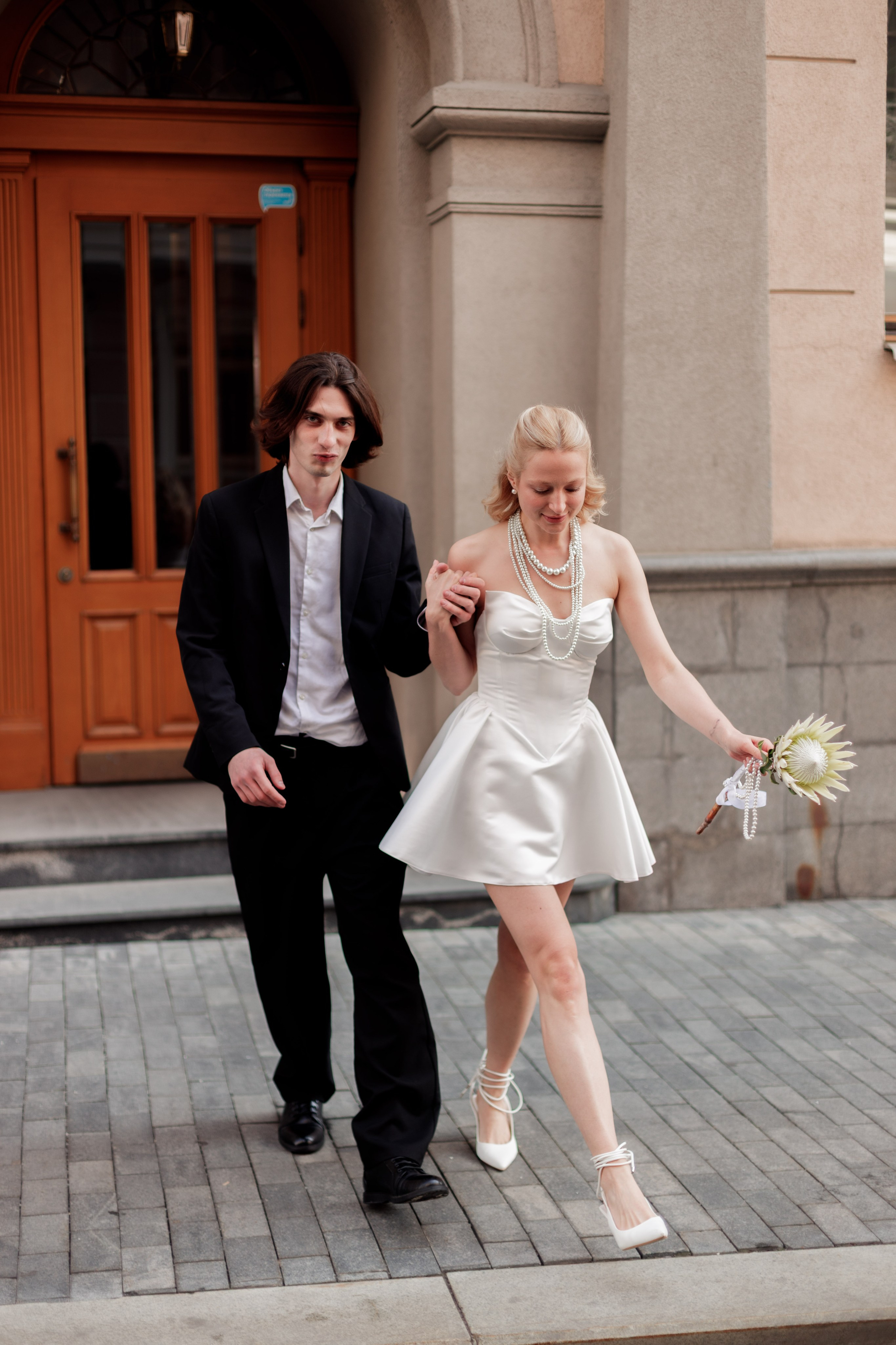 Свадебная фотосессия с автомобилем в центре Москвы, фотограф свадьбам Москва