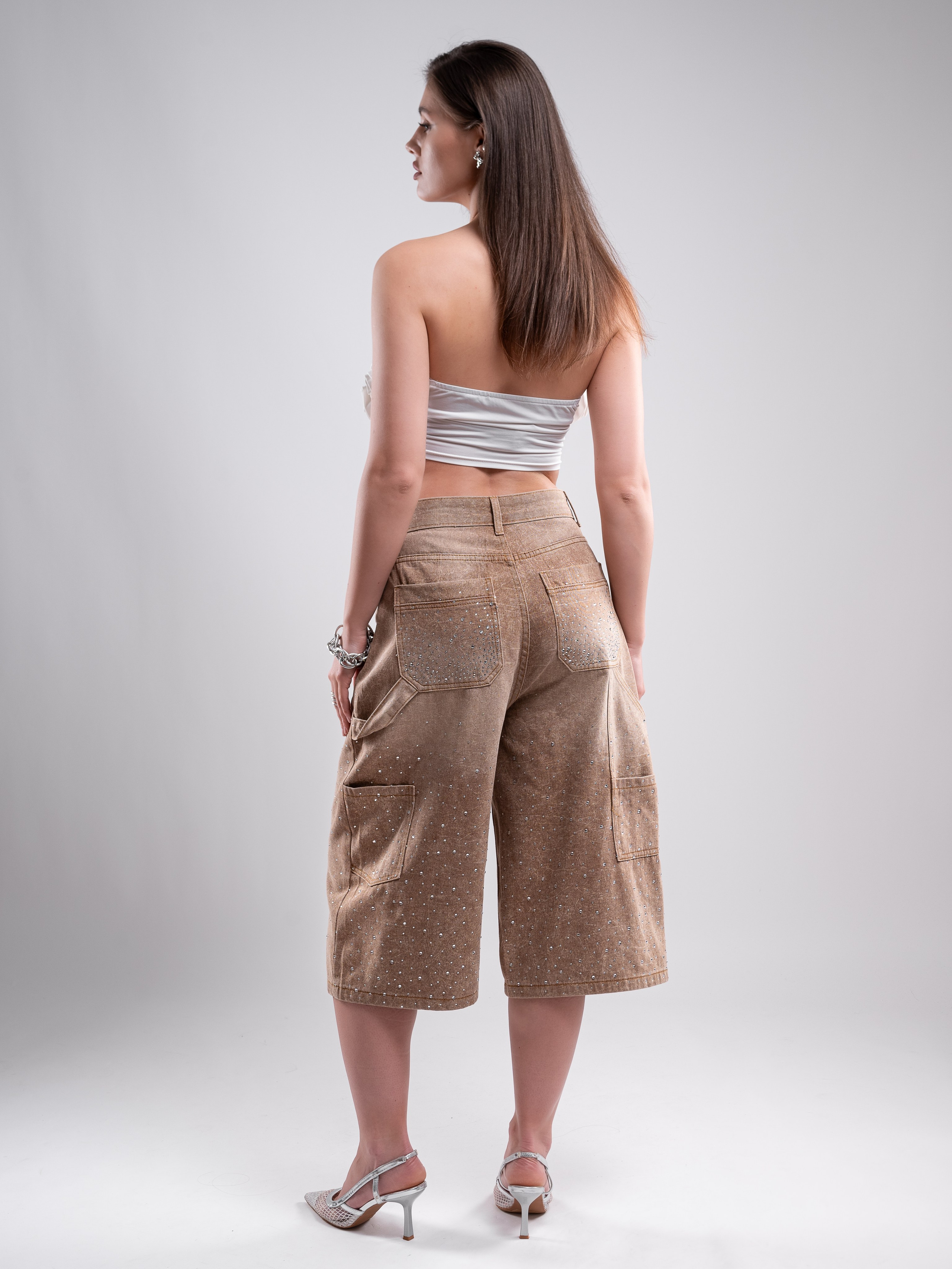 Джинсовые бриджи. Предметный фотограф, фото для маркетплейсов Пятигорск, КМВ