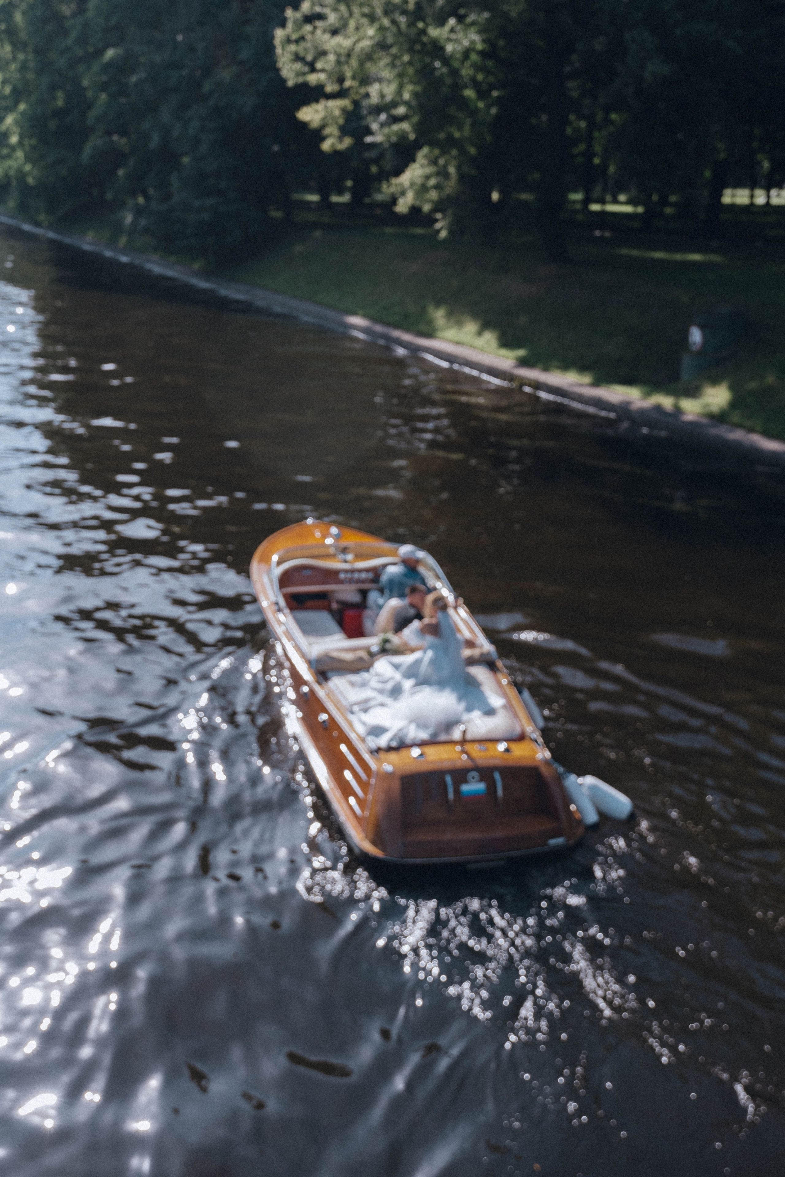 СВАДЕНБНАЯ СЬЕМКА НА КАТЕРЕ ПО КАНАЛАМ САНКТ-ПЕТЕРБУРГА И В АКВАТОРИИ НЕВЫ. Профессиональный фотограф, Санкт-Петербург — Виктория Богомолова