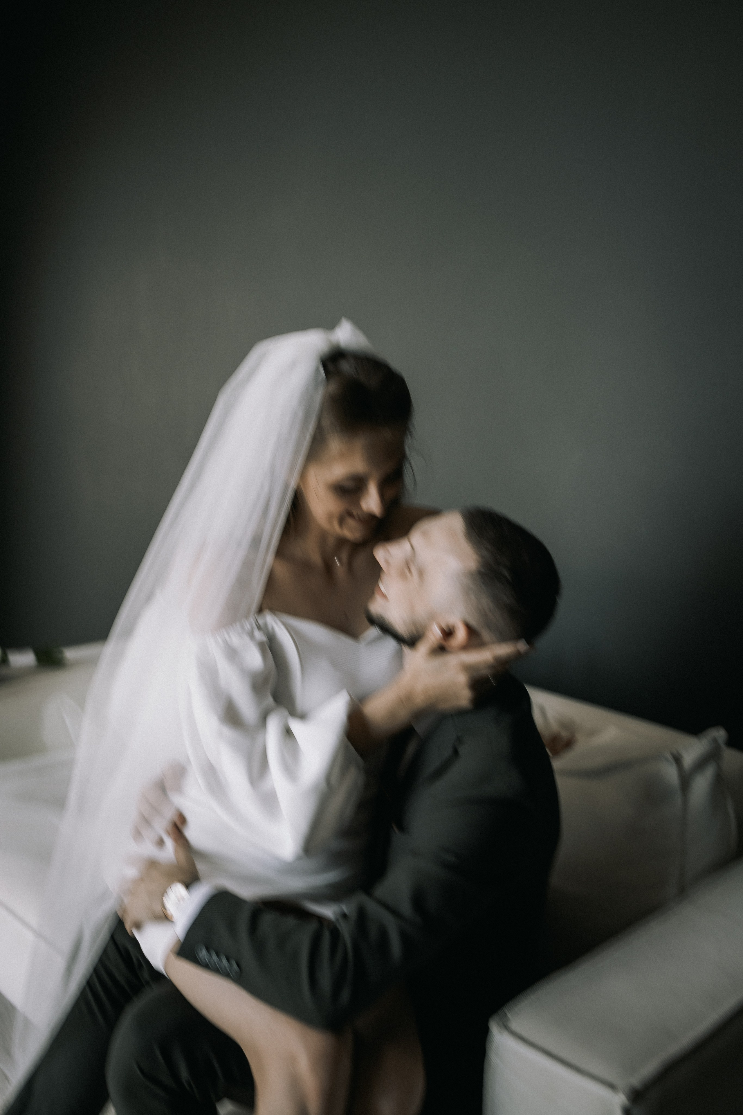 Свадебная прогулка. Эвелина и Дмитрий. Свадебная фотография. Арина Рубах