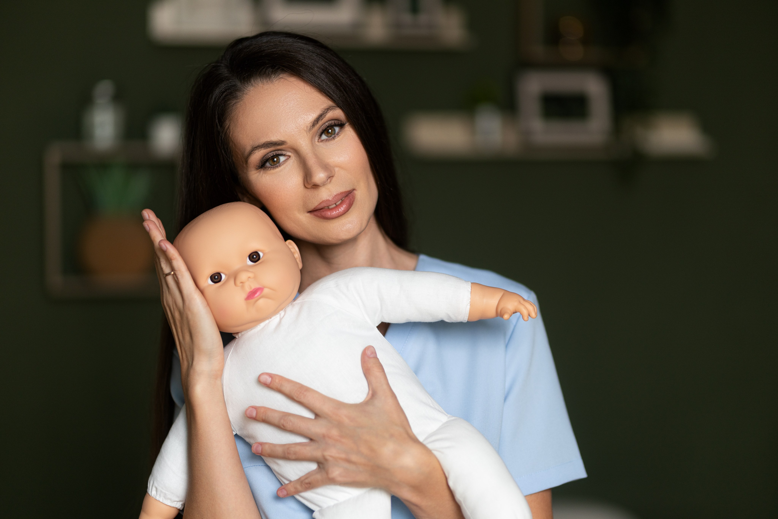 Контент съемка в студии с интерьером с Оксаной — специалиста по грудному вскармливанию для контента. Дмитрий Шульгин, портретный фотограф в Воронеже