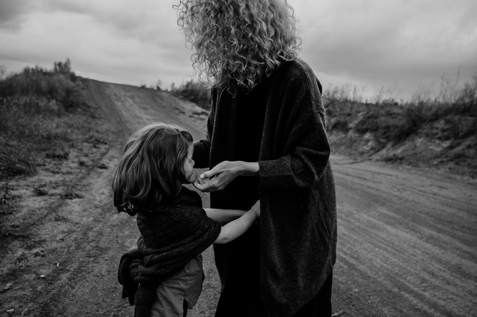 Прогулочная фотосессия для мамы и дочки. Фотограф Анна Герман. Красноярск