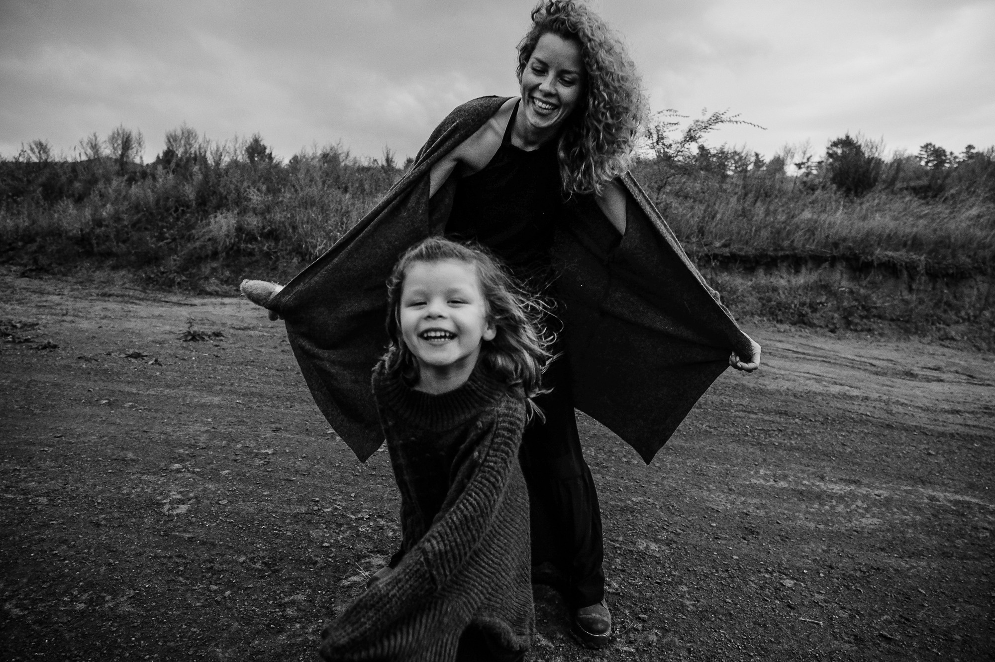 Прогулочная фотосессия для мамы и дочки. Фотограф Анна Герман. Красноярск