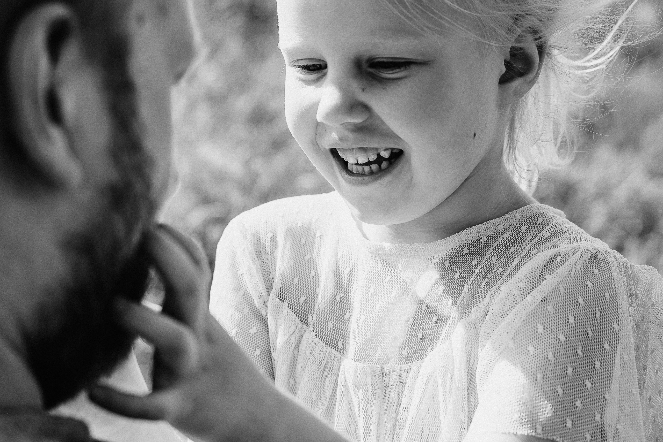 Прогулочная фотосессия для папы и дочки. Фотограф Анна Герман. Красноярск