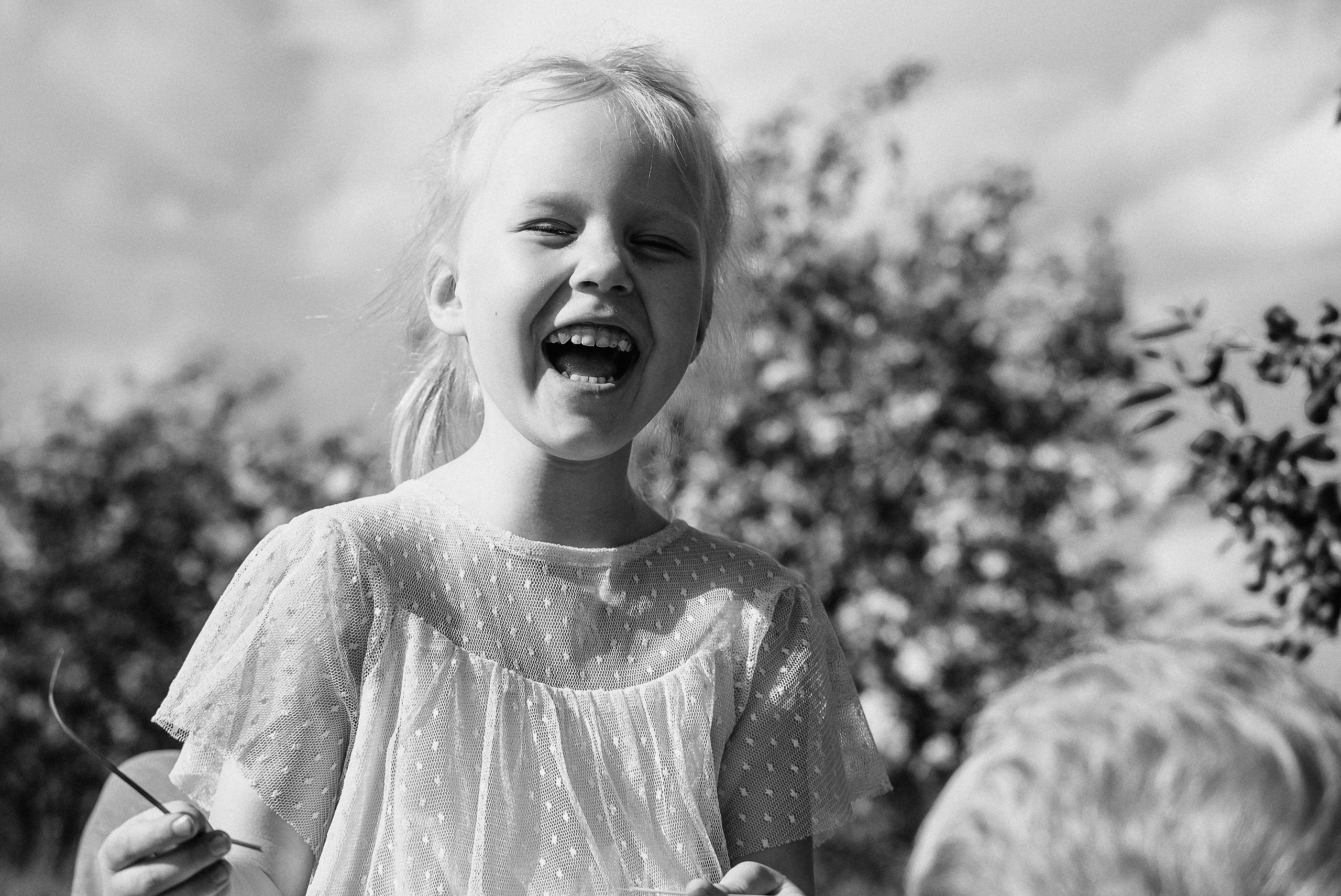 Прогулочная фотосессия для папы и дочки. Фотограф Анна Герман. Красноярск