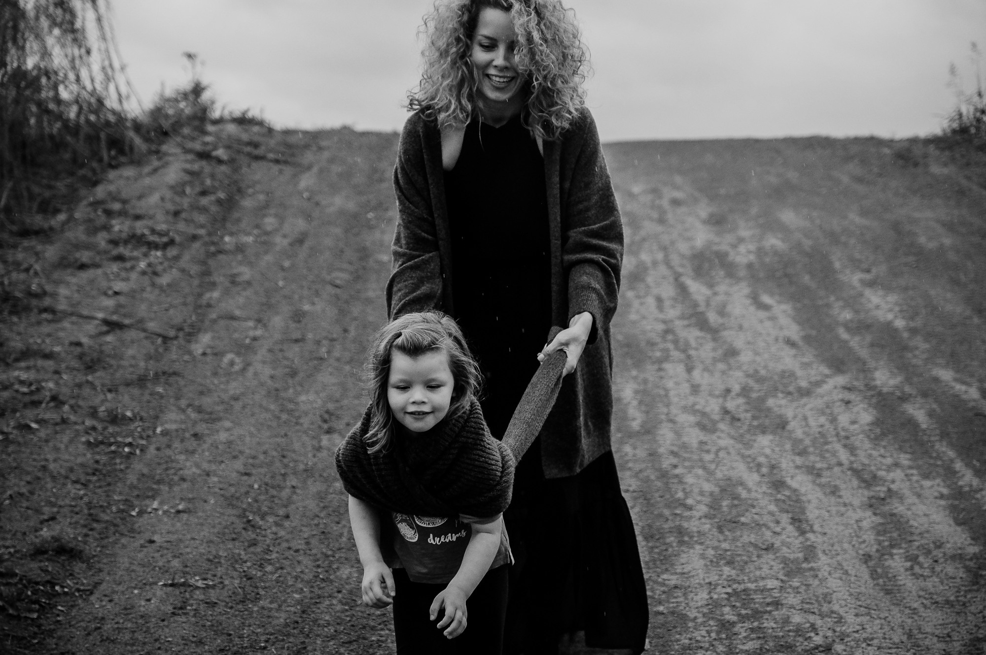 Прогулочная фотосессия для мамы и дочки. Фотограф Анна Герман. Красноярск