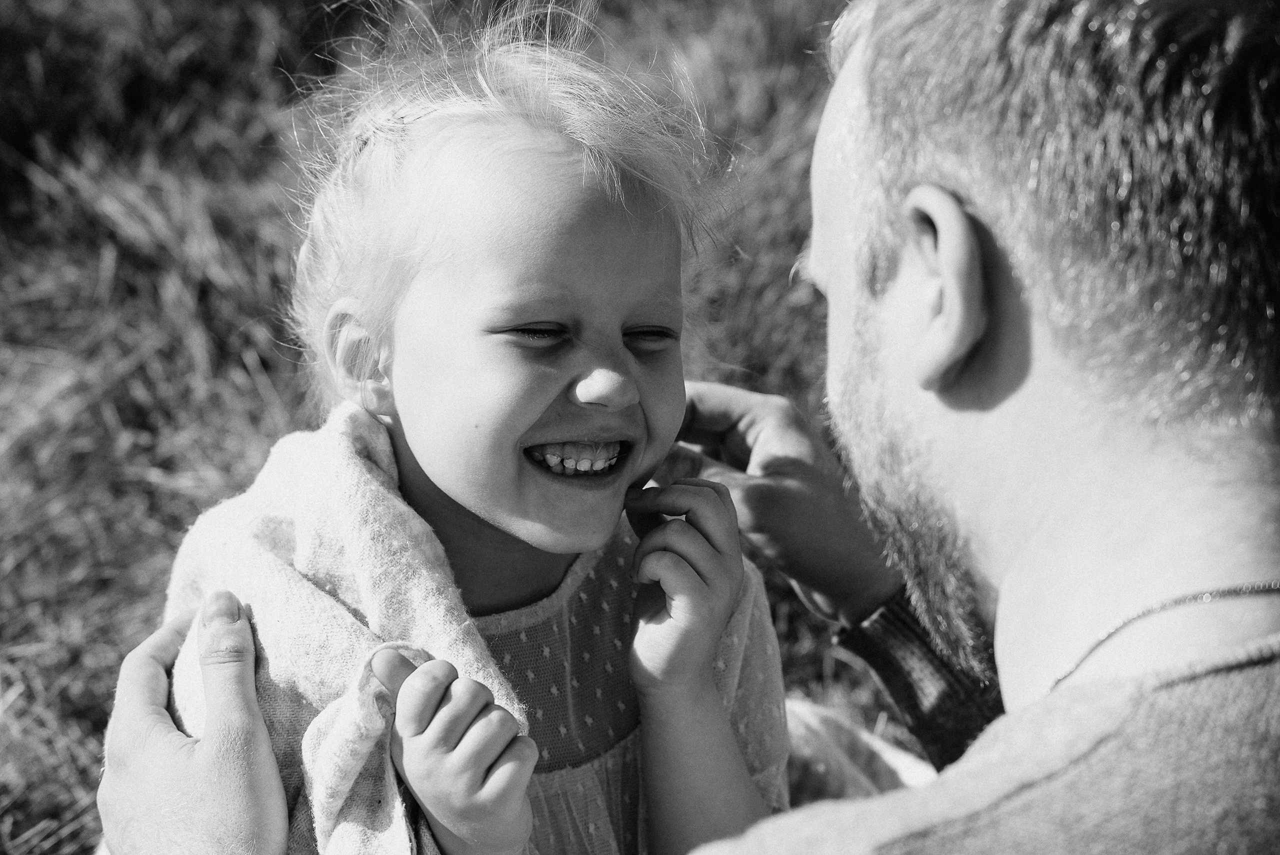 Прогулочная фотосессия для папы и дочки. Фотограф Анна Герман. Красноярск