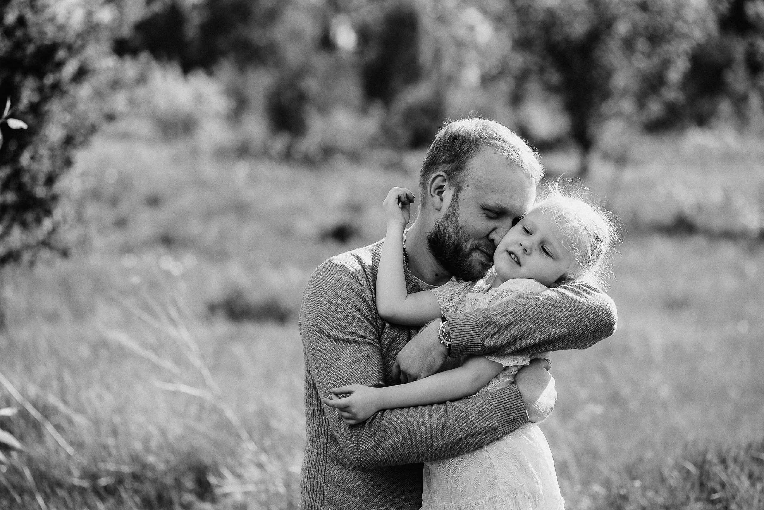 Прогулочная фотосессия для папы и дочки. Фотограф Анна Герман. Красноярск