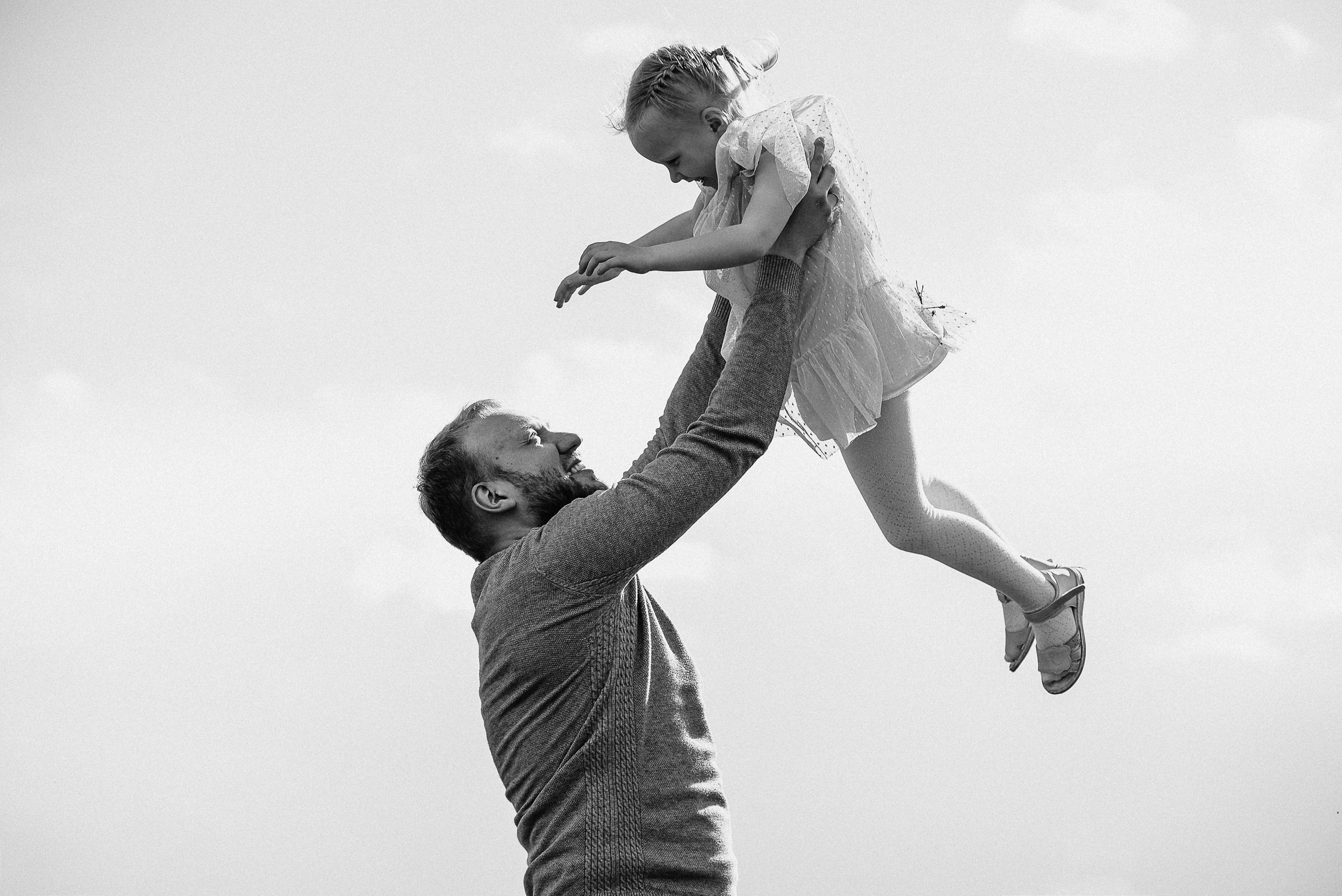 Прогулочная фотосессия для папы и дочки. Фотограф Анна Герман. Красноярск