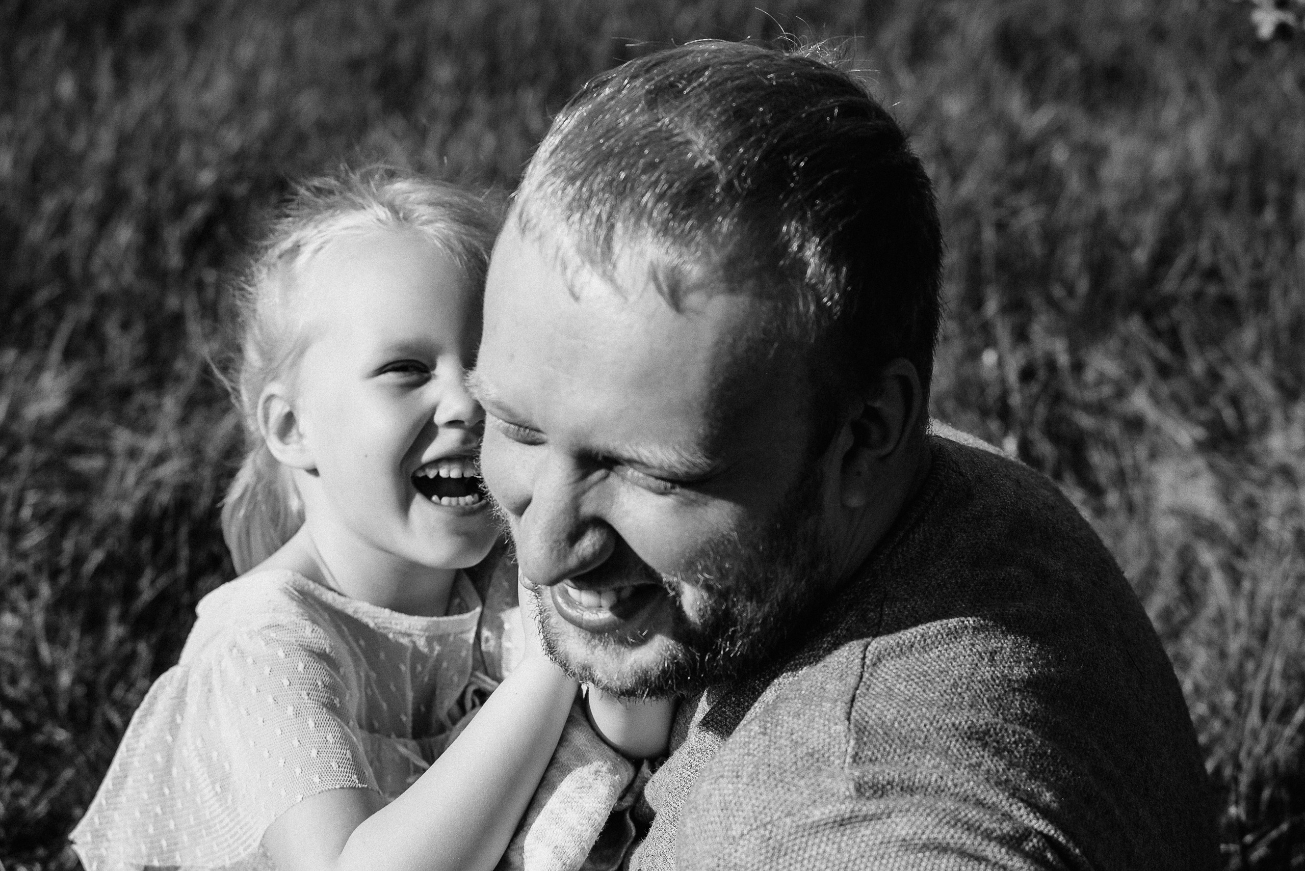 Прогулочная фотосессия для папы и дочки. Фотограф Анна Герман. Красноярск